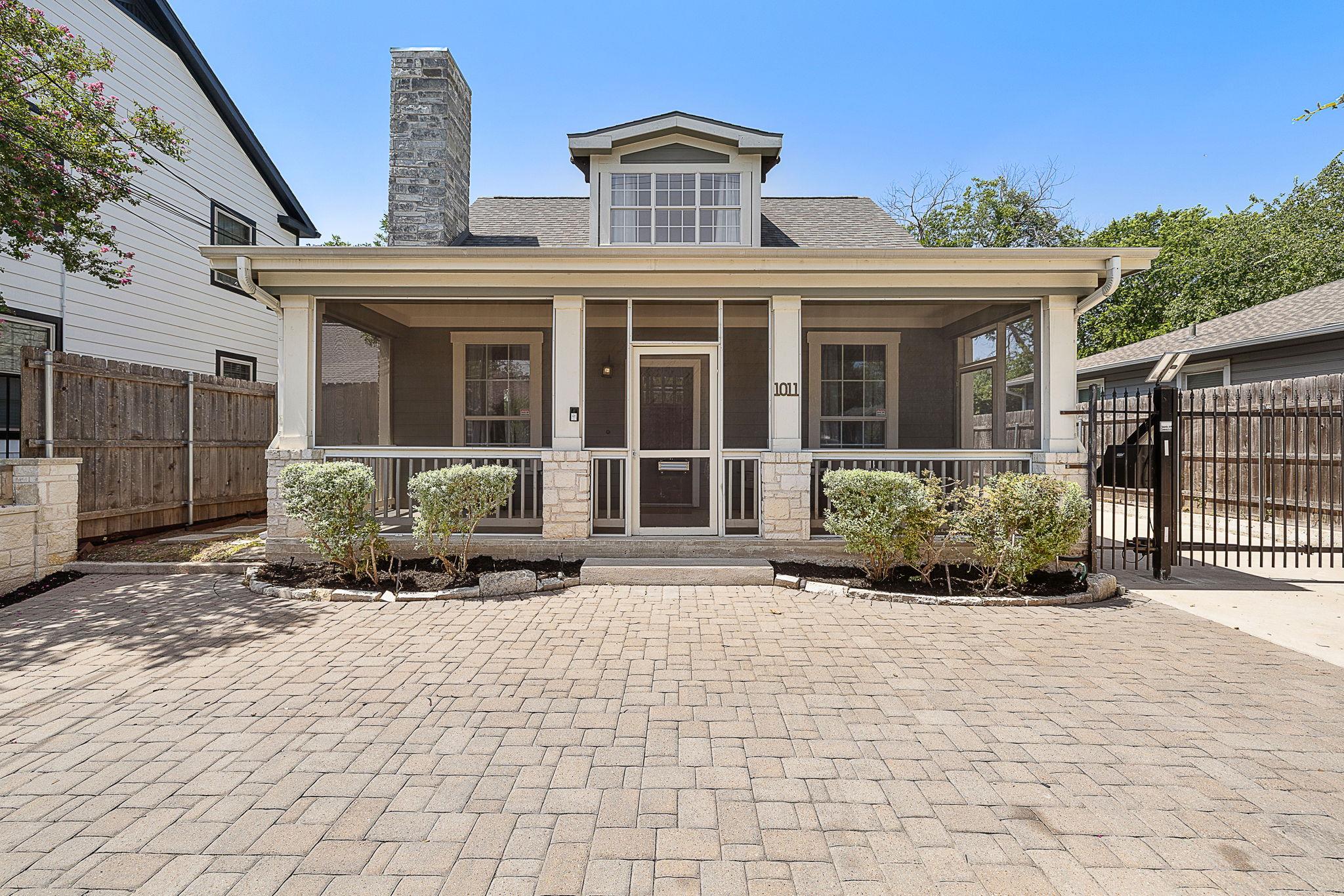 Listing photo of 1011 E 38th 1/2 St