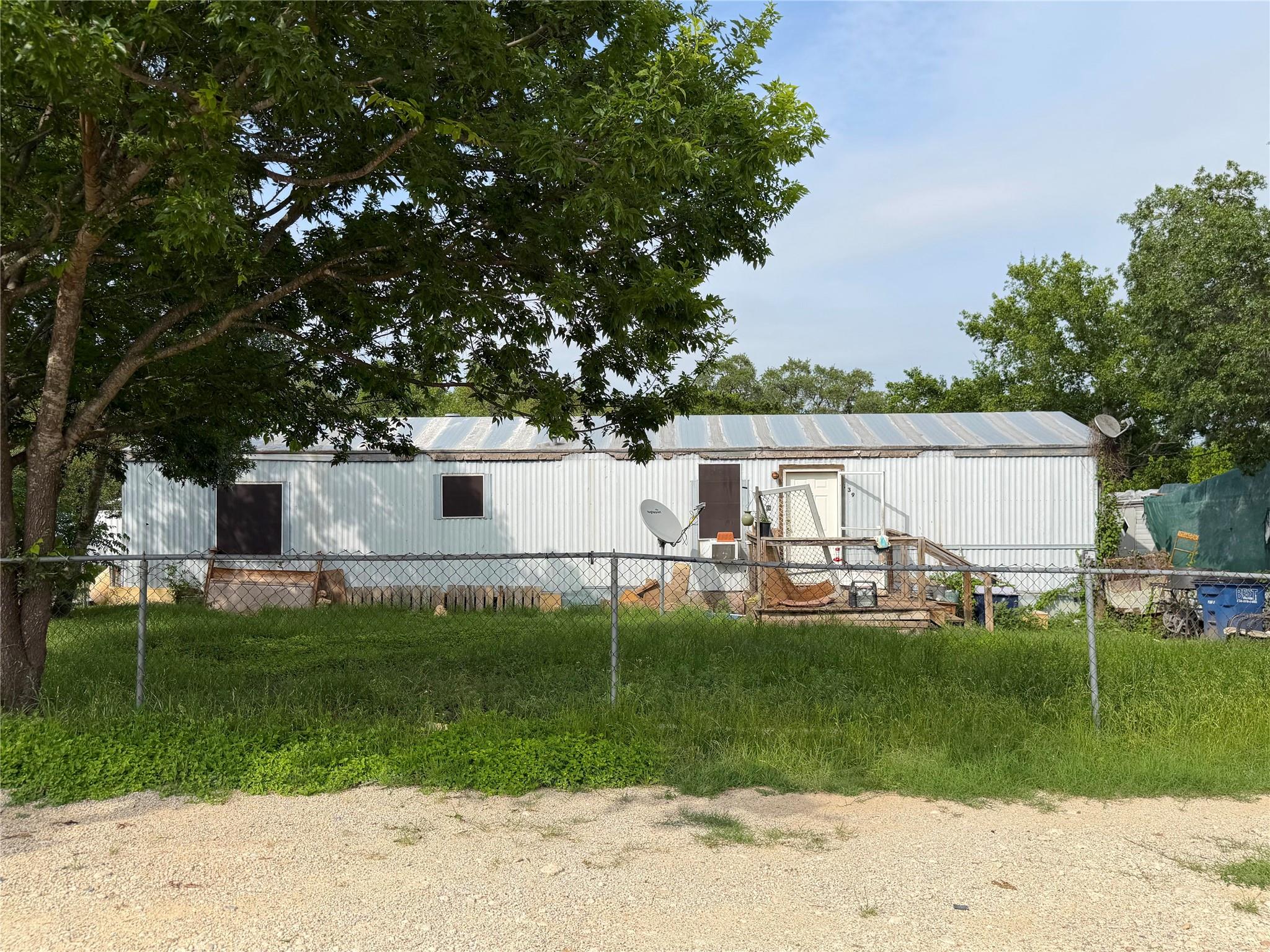 Listing photo 1 of 539  Scott Way