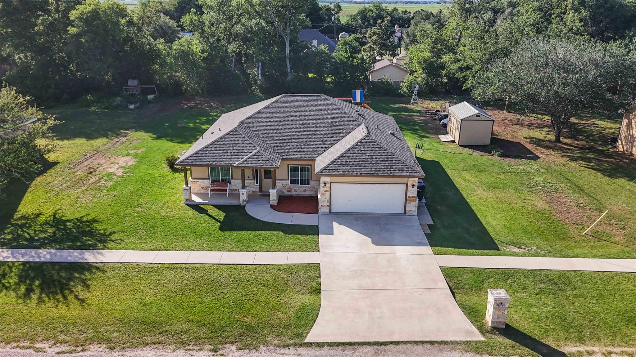 Listing photo 1 of 285  Hummingbird Way
