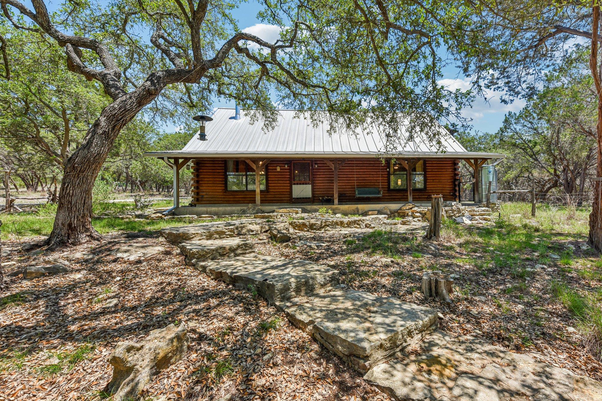 Listing photo 1 of 501  Oak Knob Dr