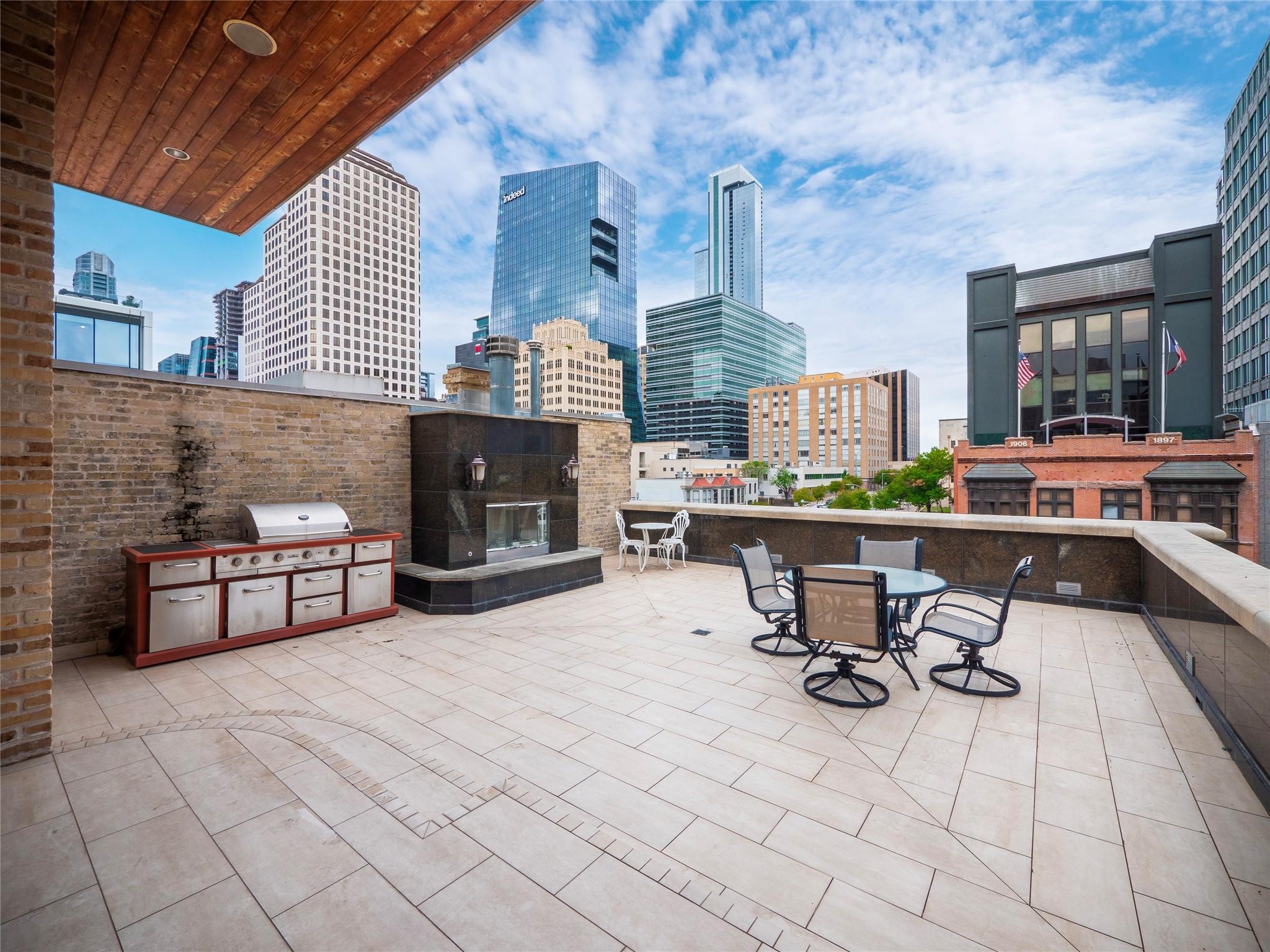 Listing photo 1 of 805  Congress Ave