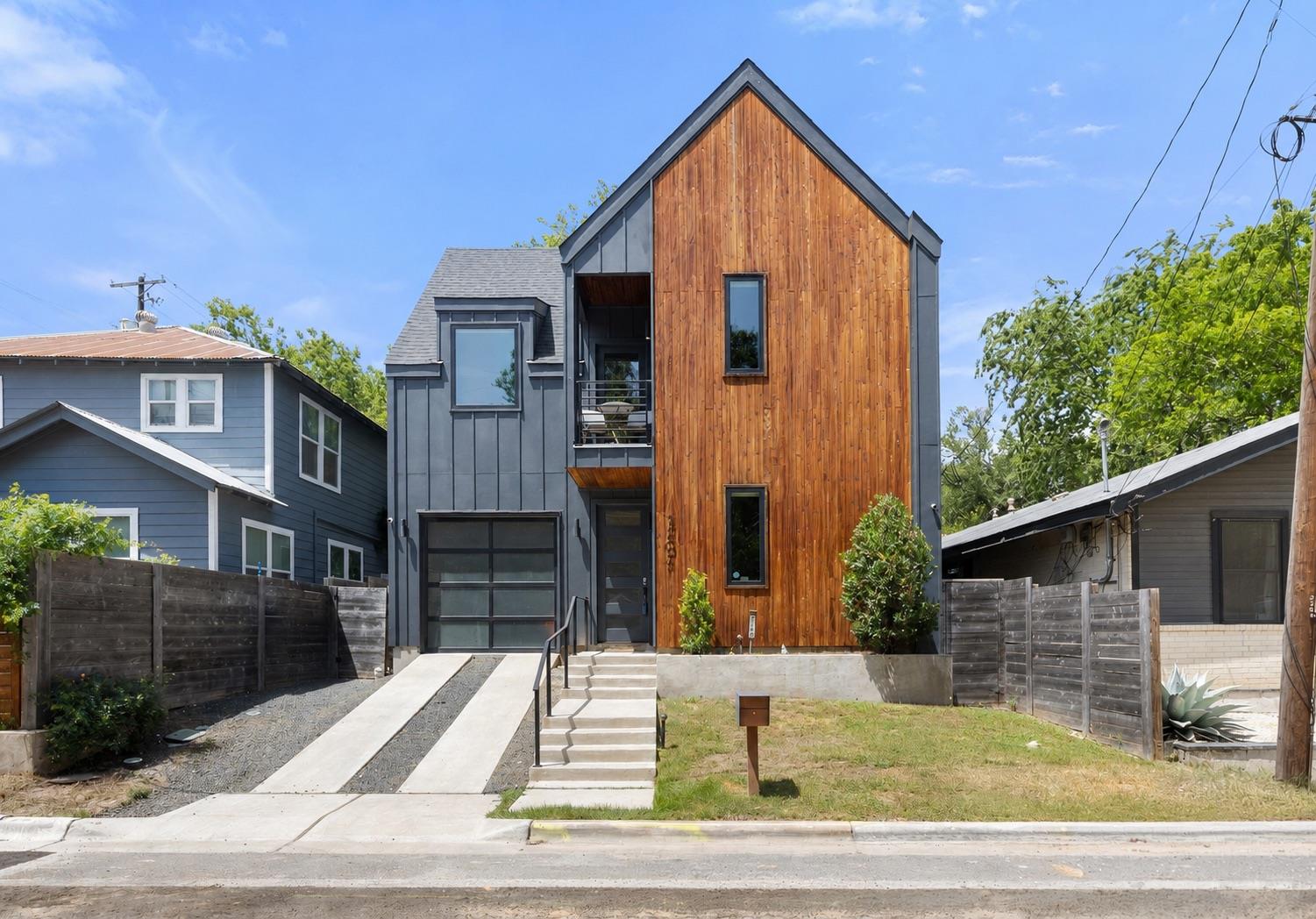 Listing photo 1 of 2202  Santa Rita St