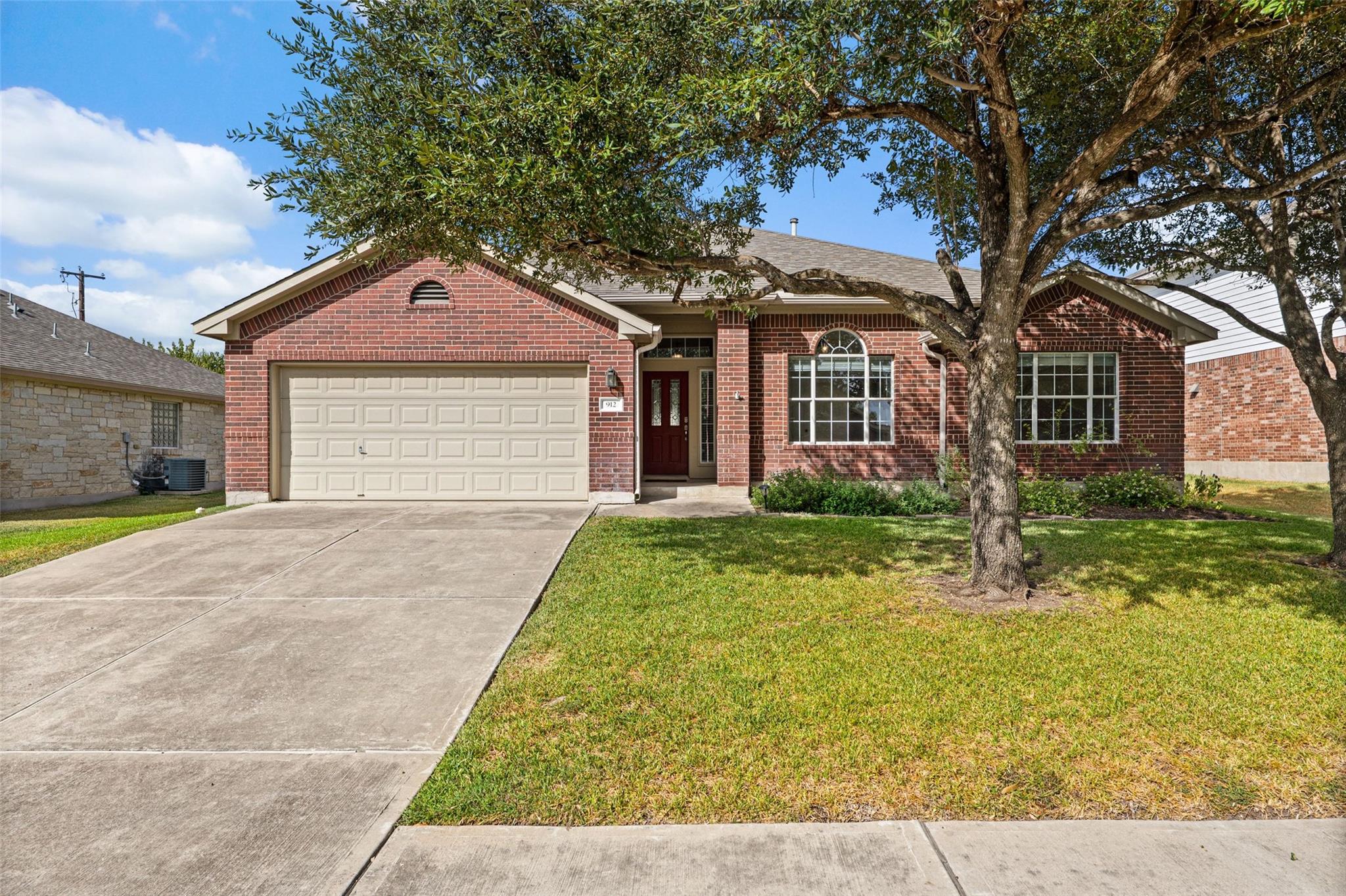 Listing photo 1 of 912  Abbeyglen Castle Dr