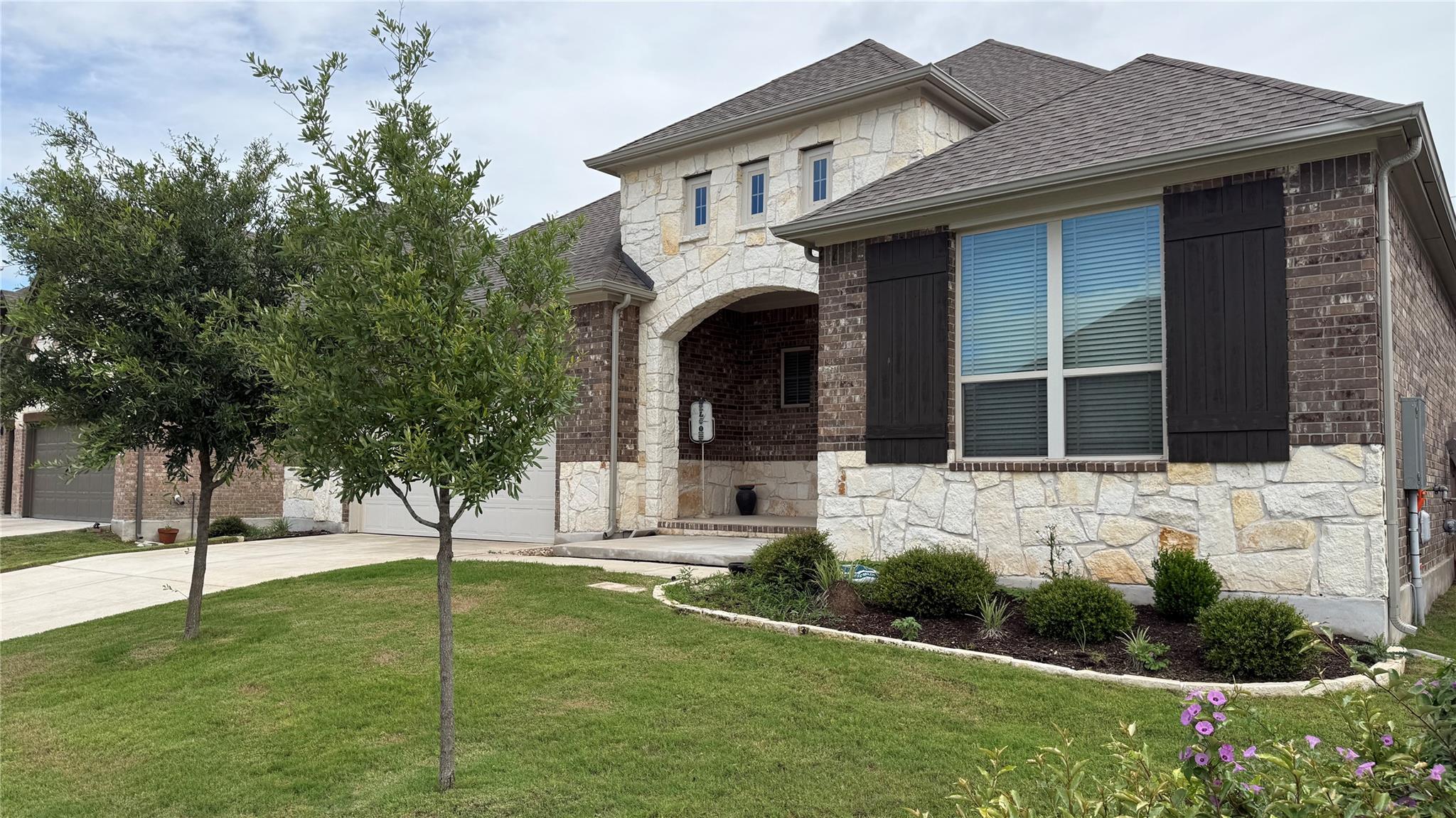 Listing photo 1 of 352  Olympic Park Dr