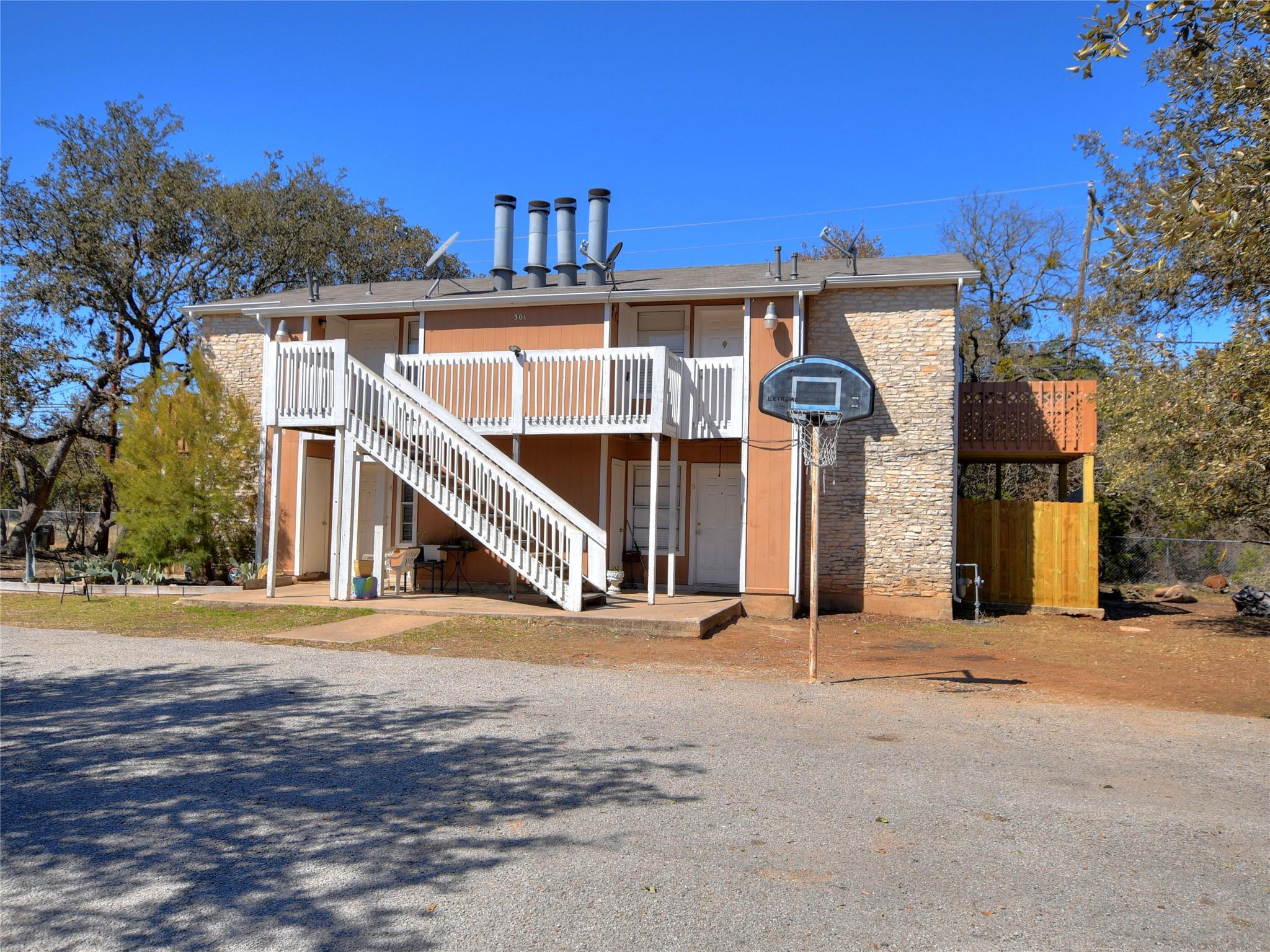 Listing photo 1 of 301  Algerita Dr  #D