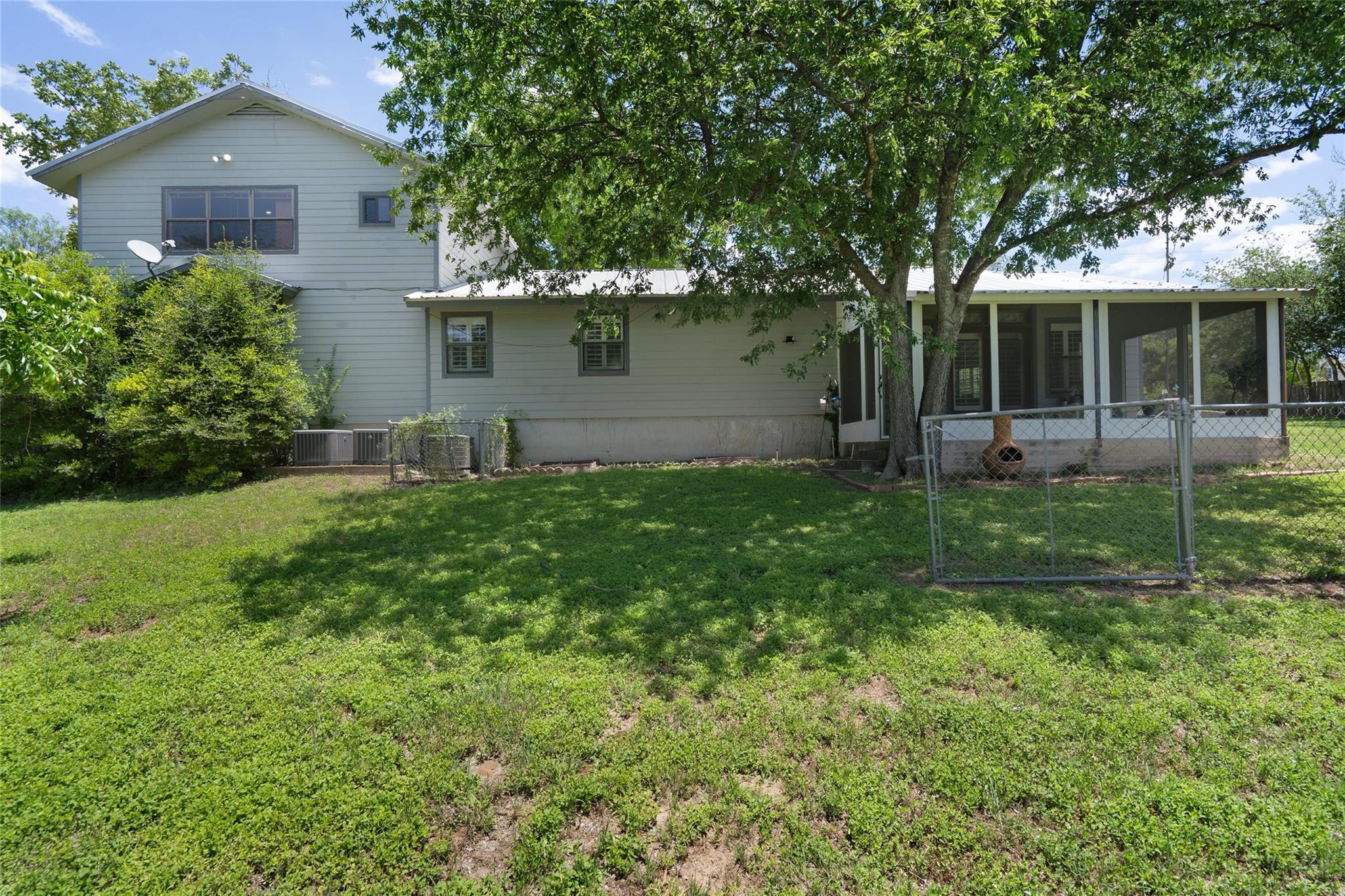 Foto del anuncio 1 de 6448  River Oaks Dr