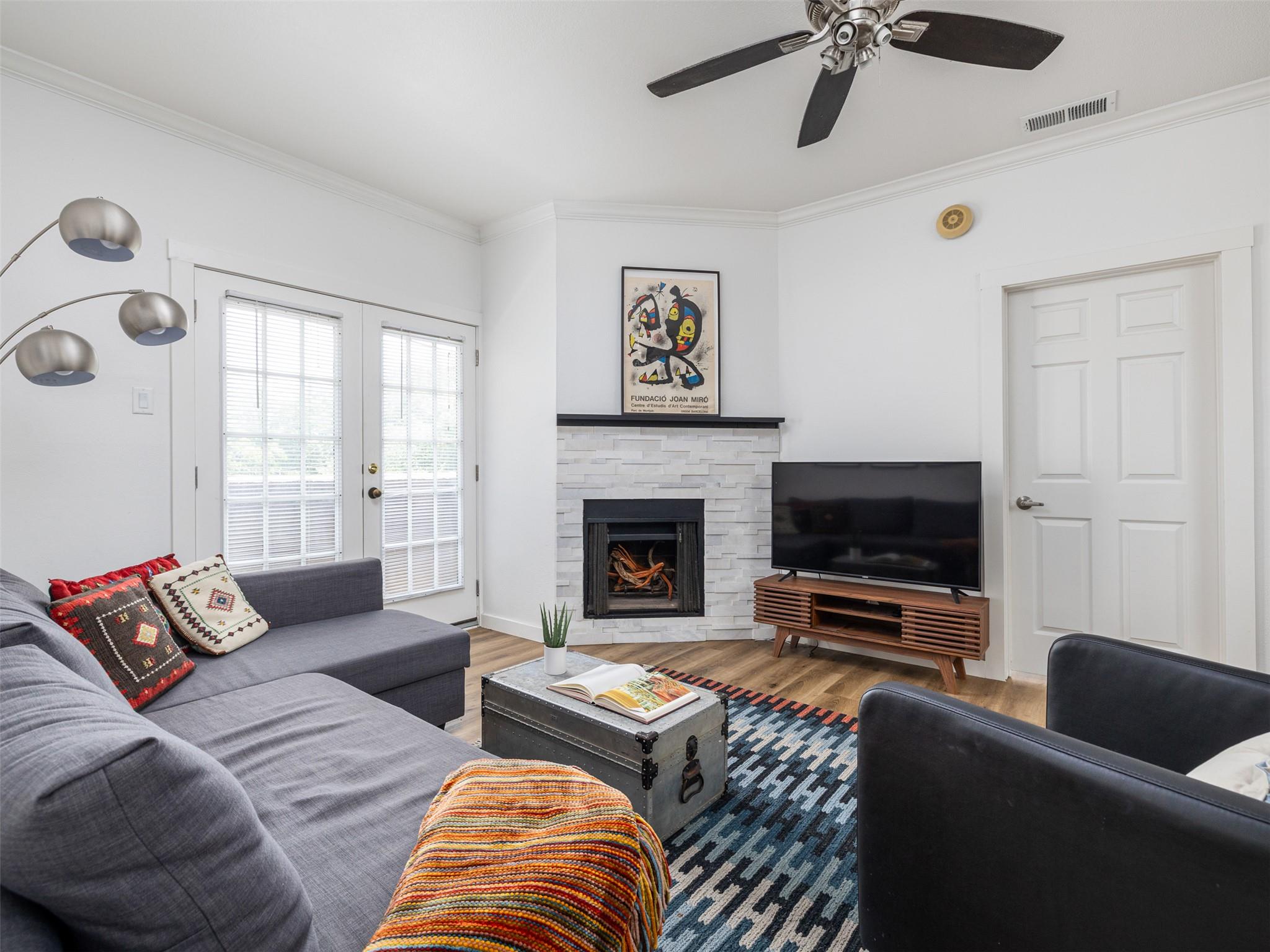 Listing photo 1 of 2509  Pearl St  #5