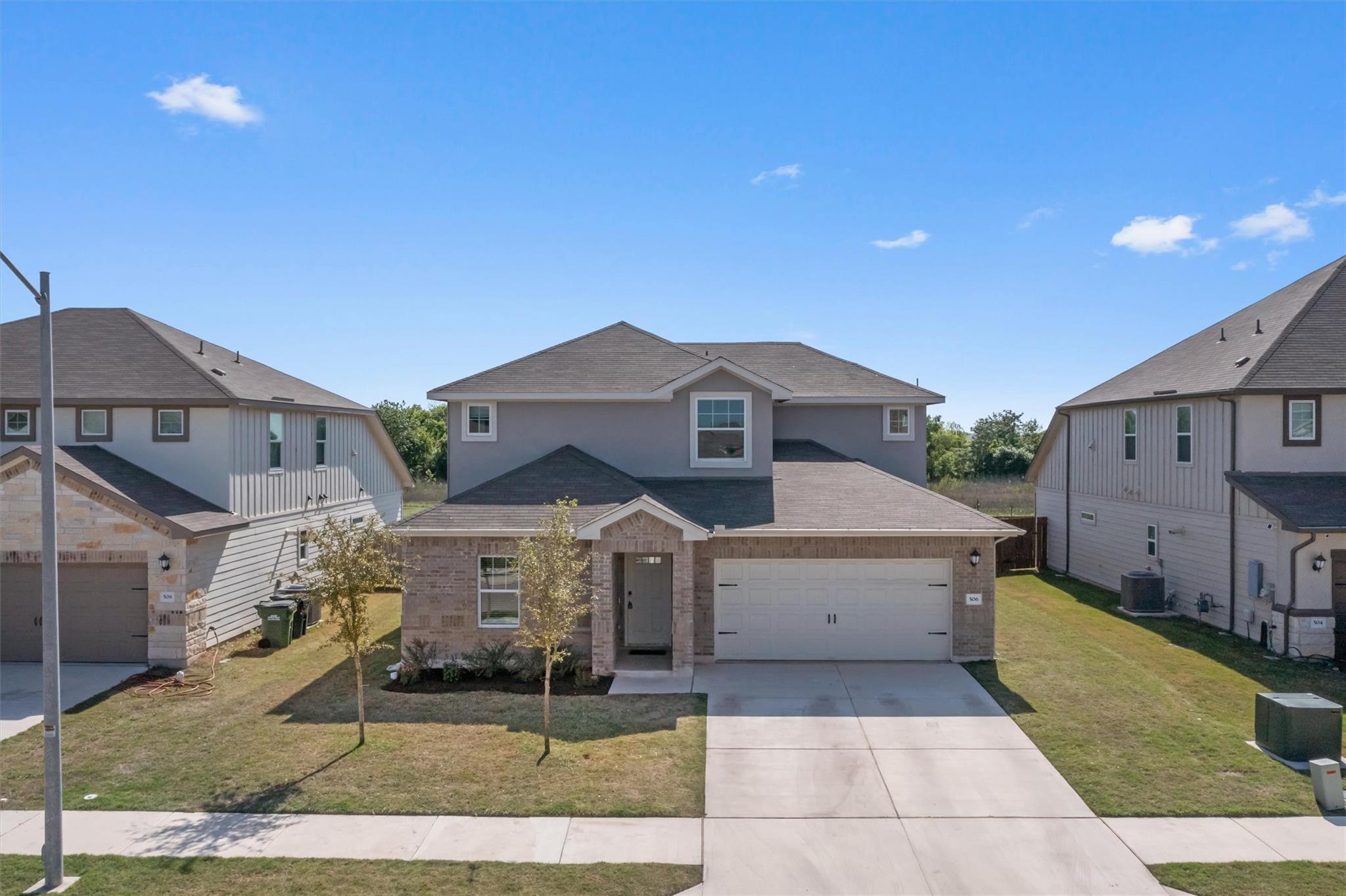Listing photo 1 of 506  Windy Reed Rd