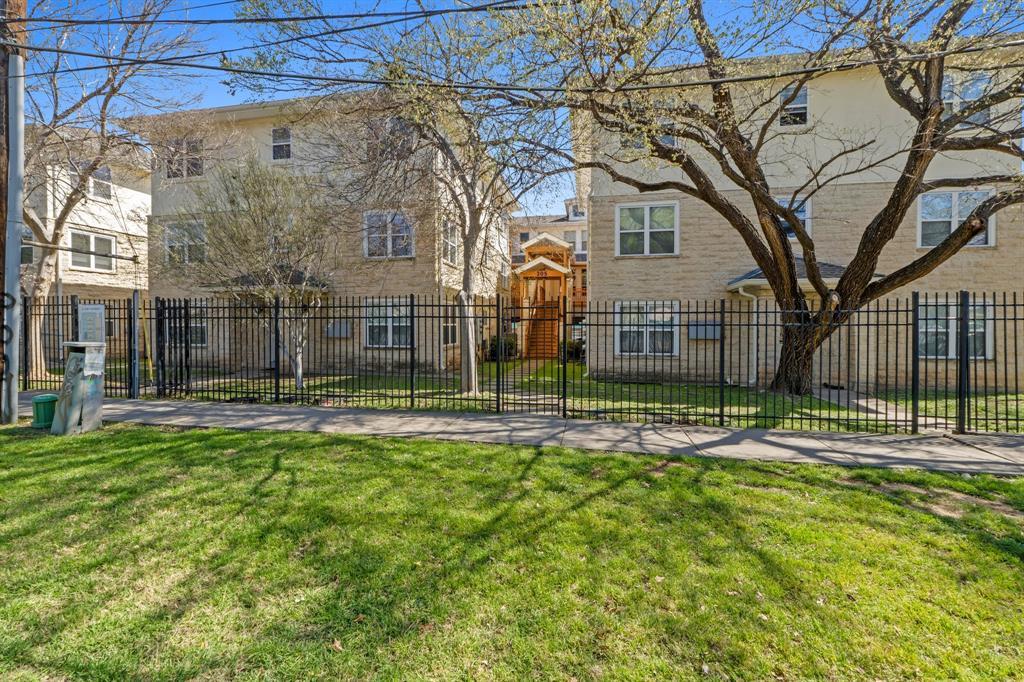 Listing photo 1 of 305 E 31st St  #2