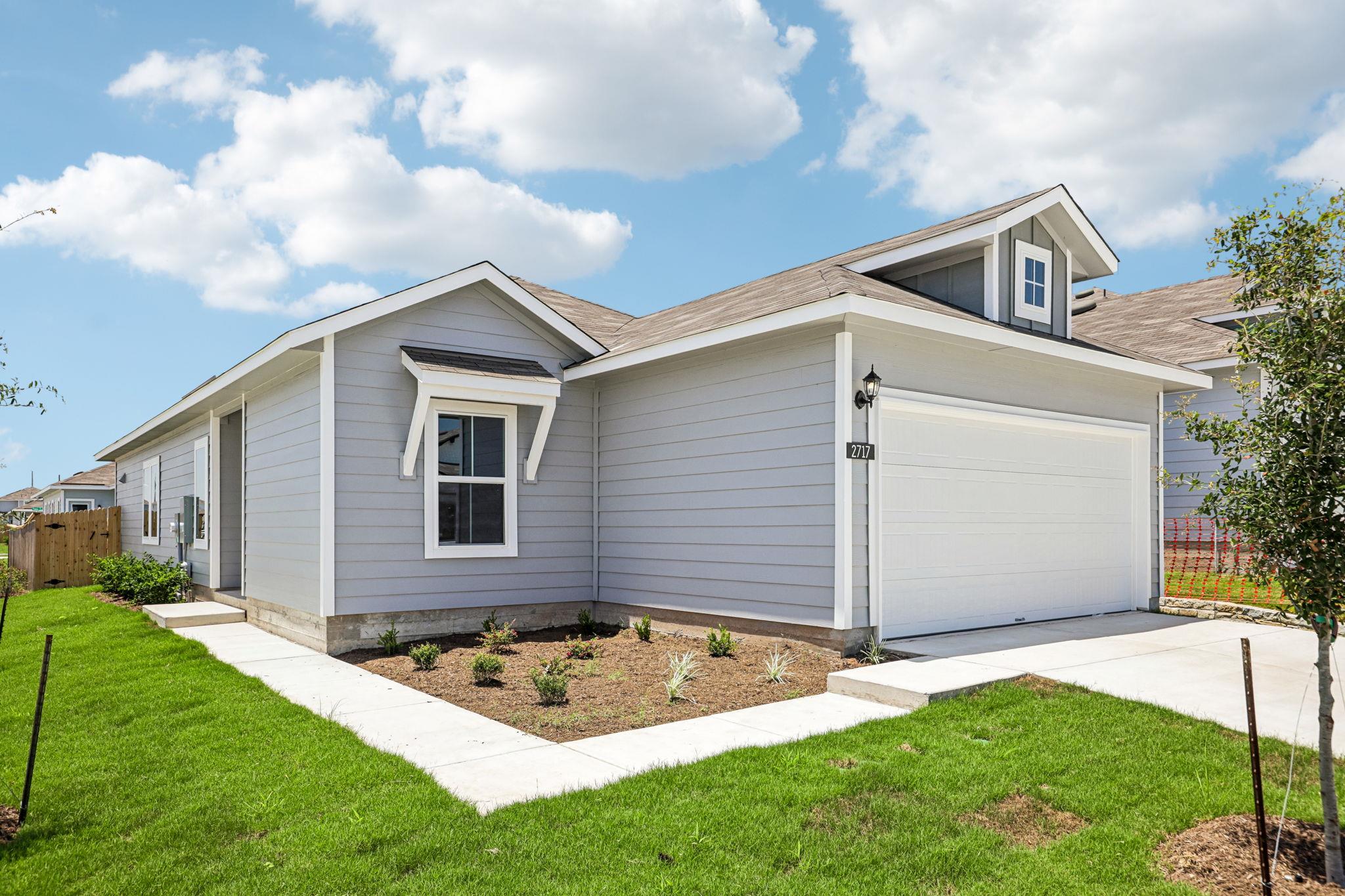 Listing photo 1 of 2717  Derwent Dr