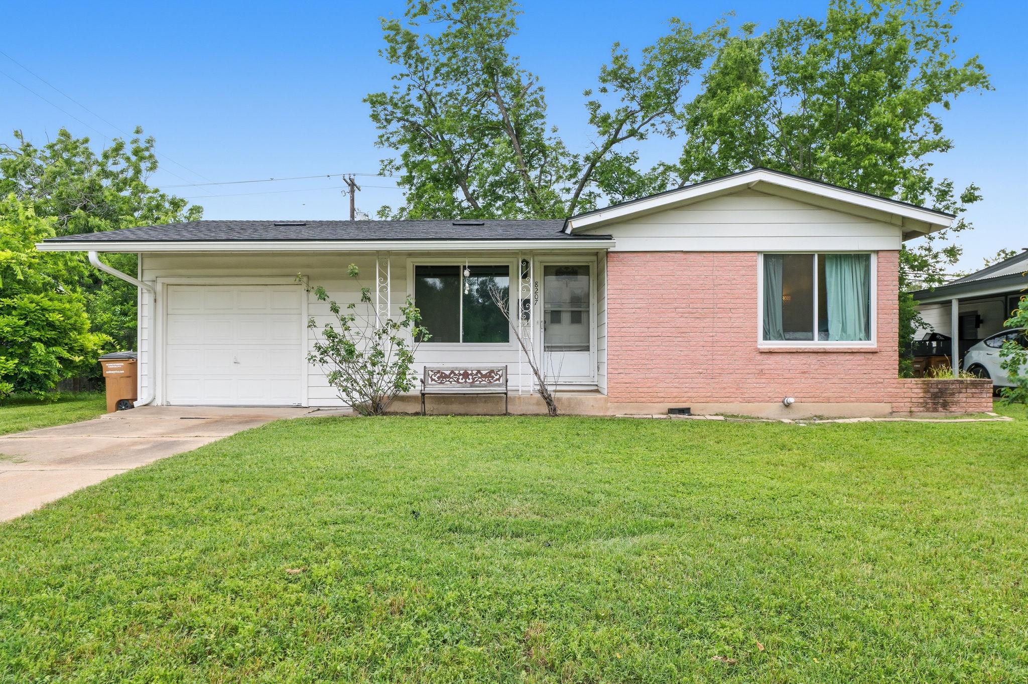 Single-story property with a brick and siding ext