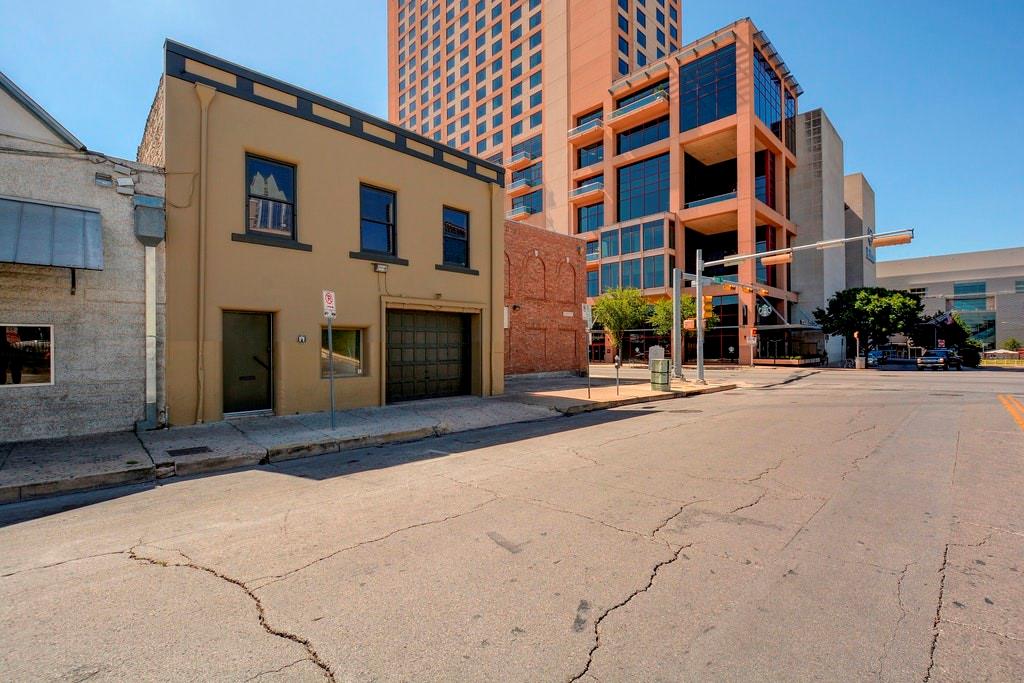 Listing photo 1 of 503  Neches St
