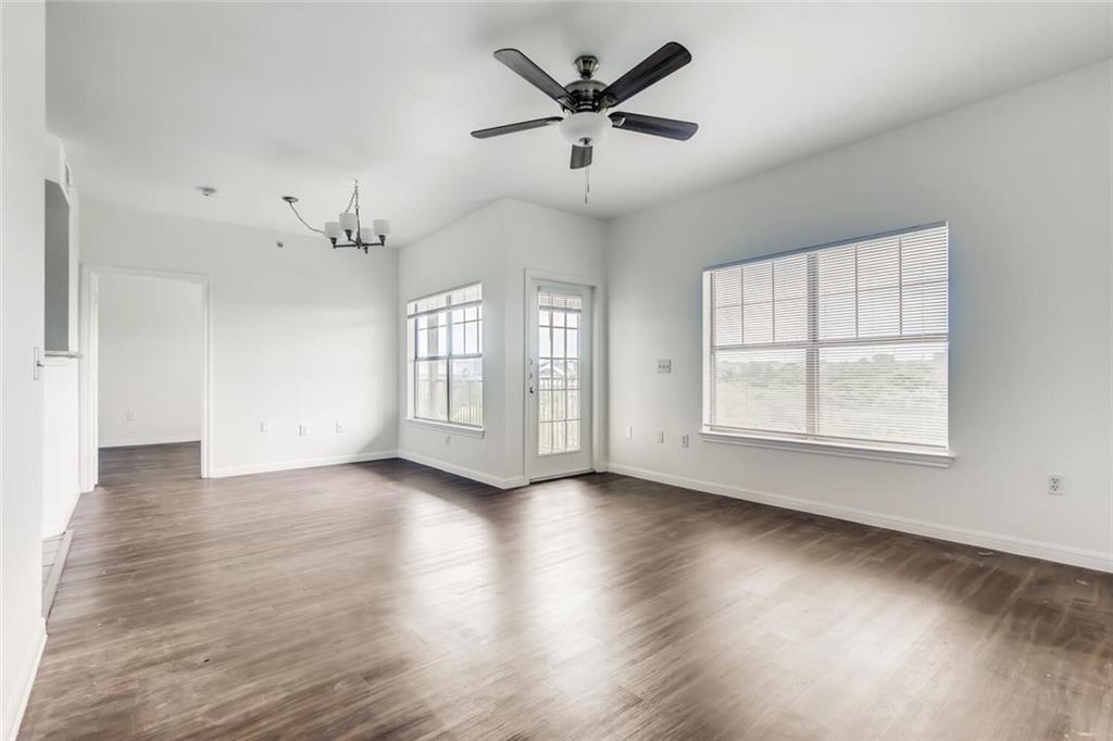 Listing photo 1 of 2320  Gracy Farms Ln  #835