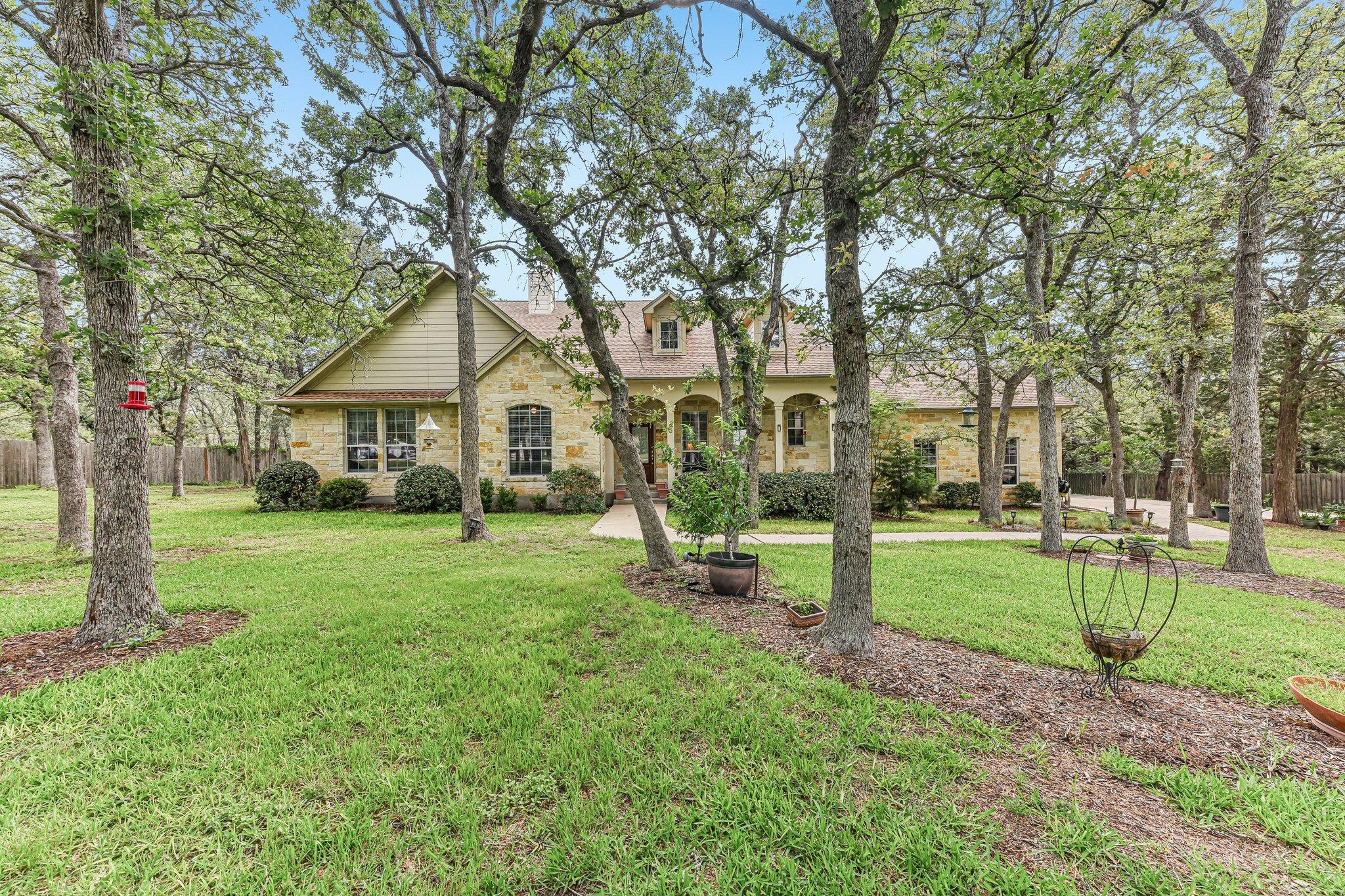 Listing photo 1 of 109  Elm Wood Dr