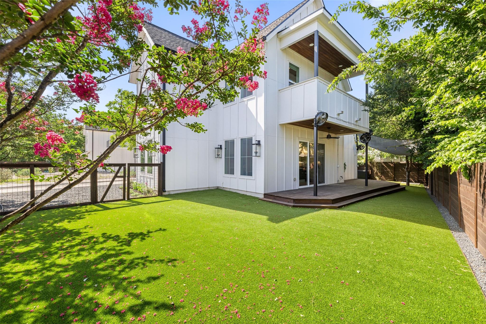 Listing photo 1 of 5601  Jackie Robinson St  #1