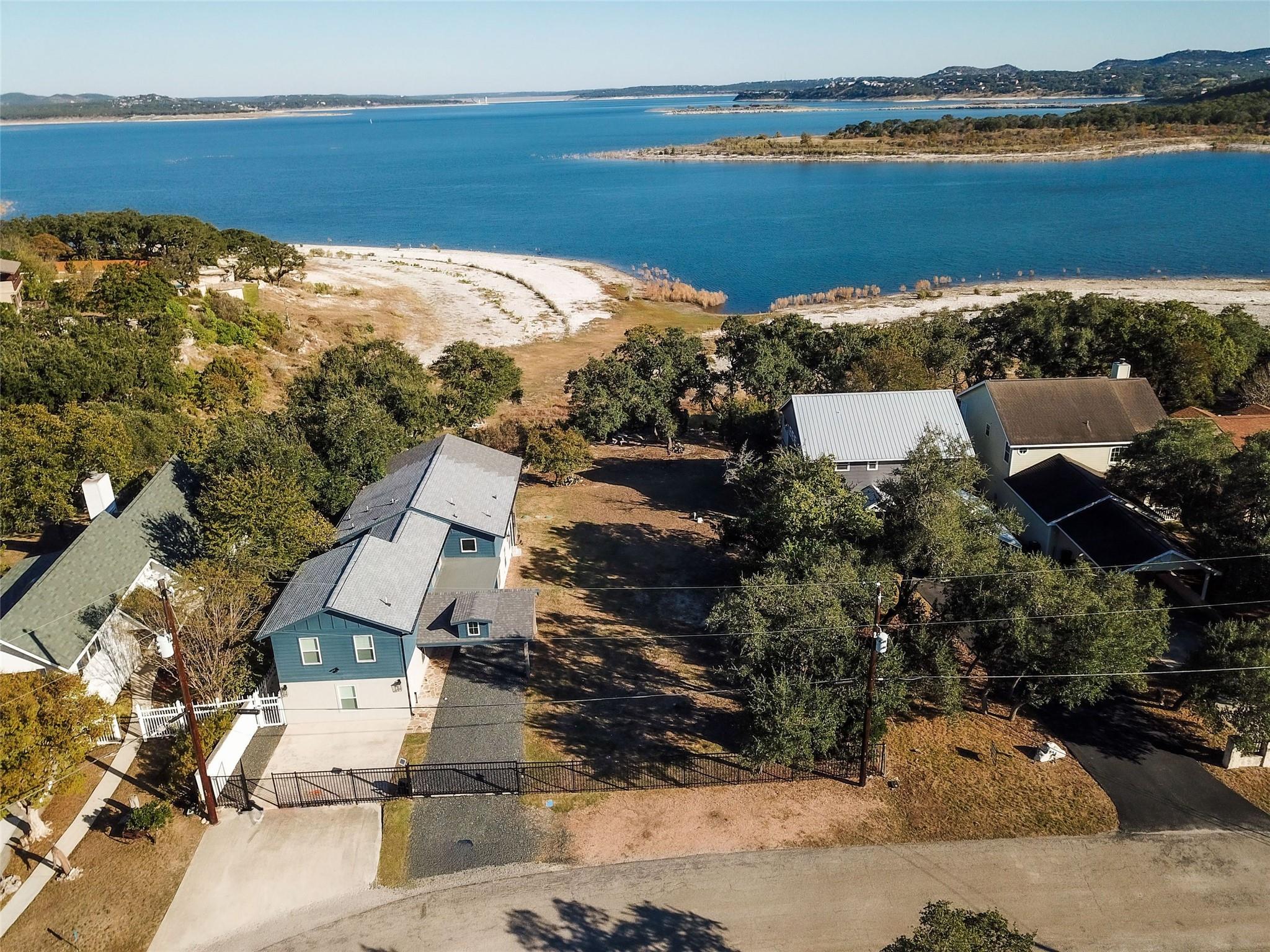 Listing photo 1 of 864  Lakebreeze Dr