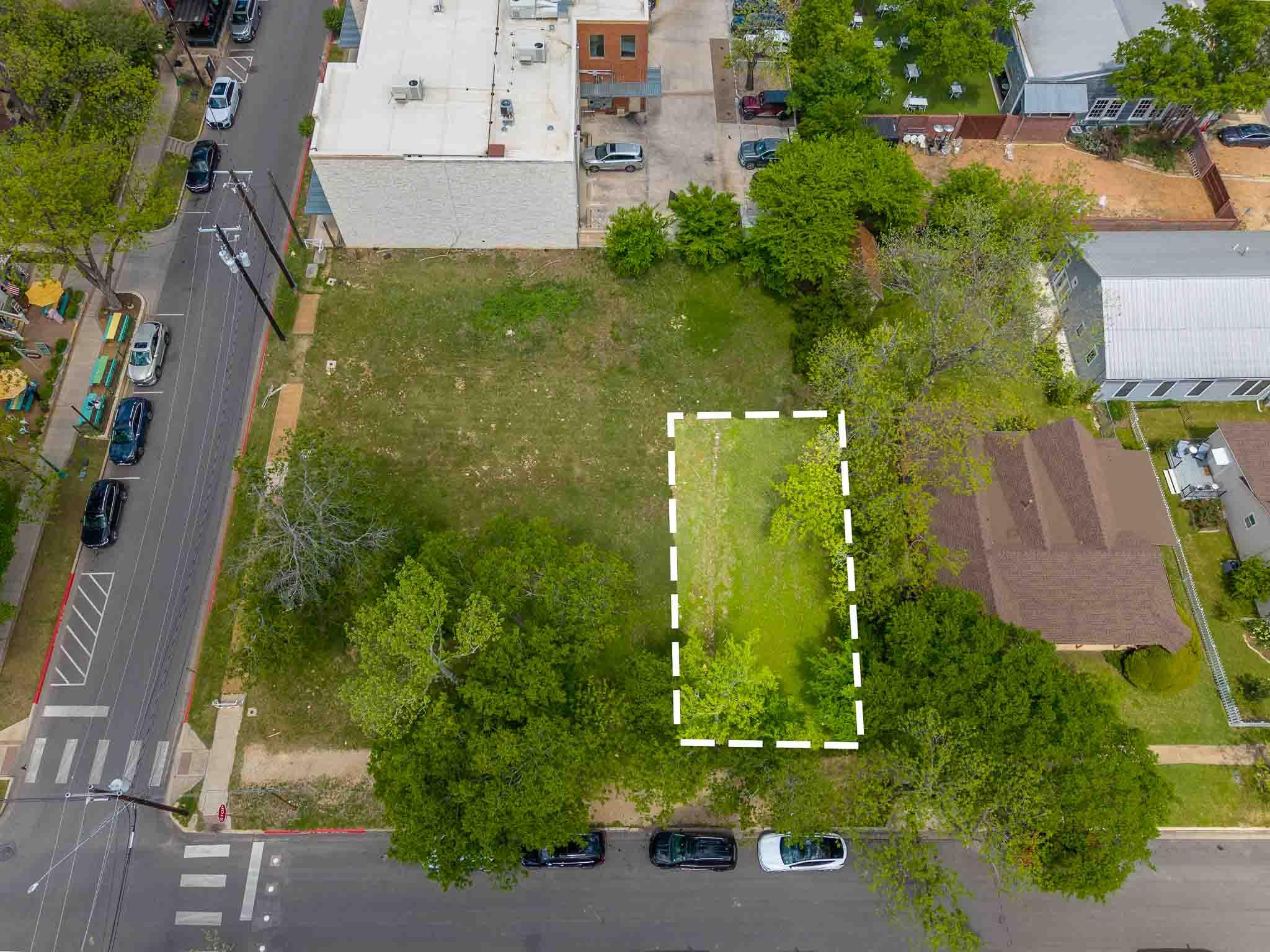 Expansive rectangular lot featuring established t