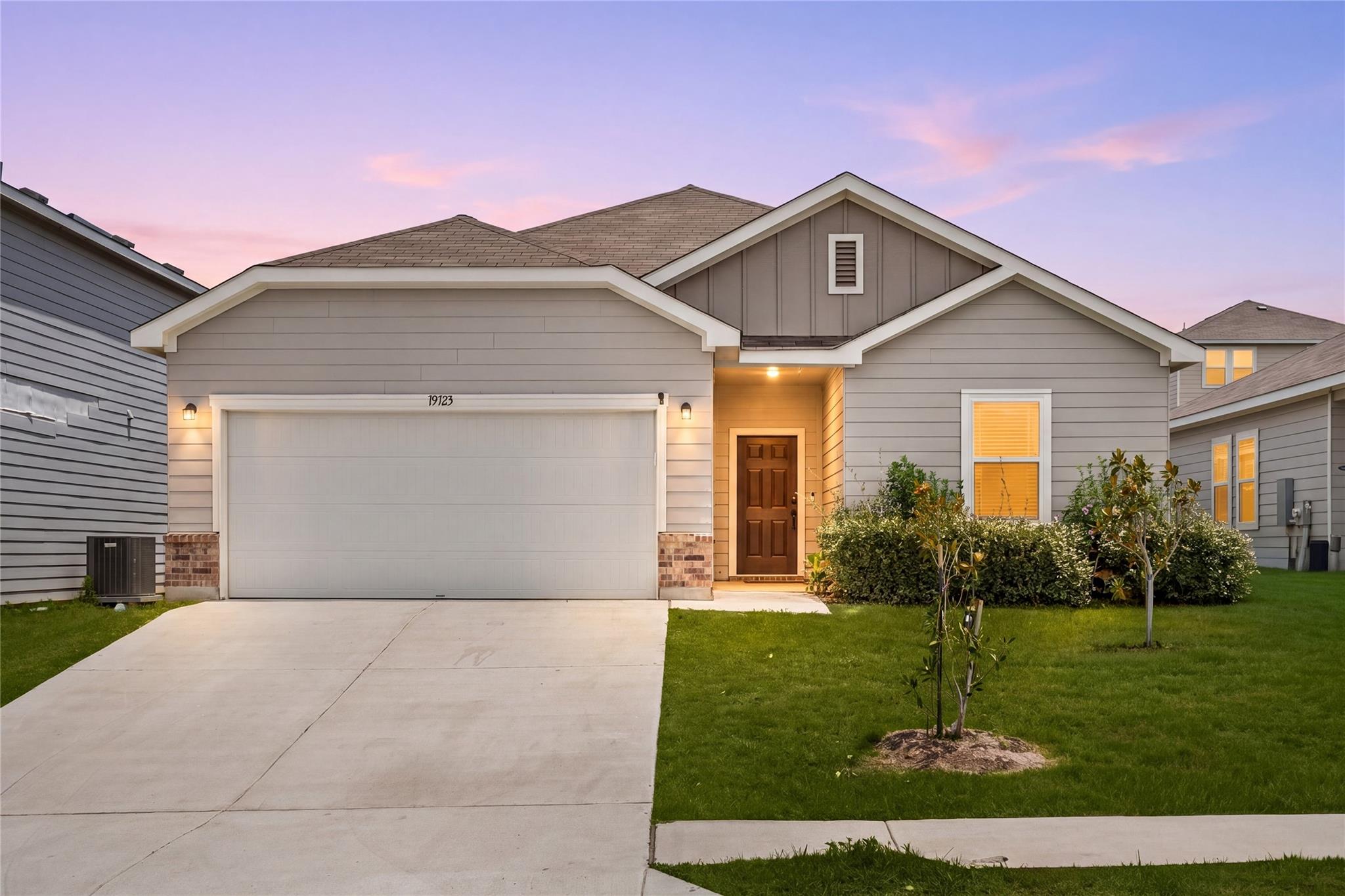 Listing photo 1 of 19325  Berringer Dr