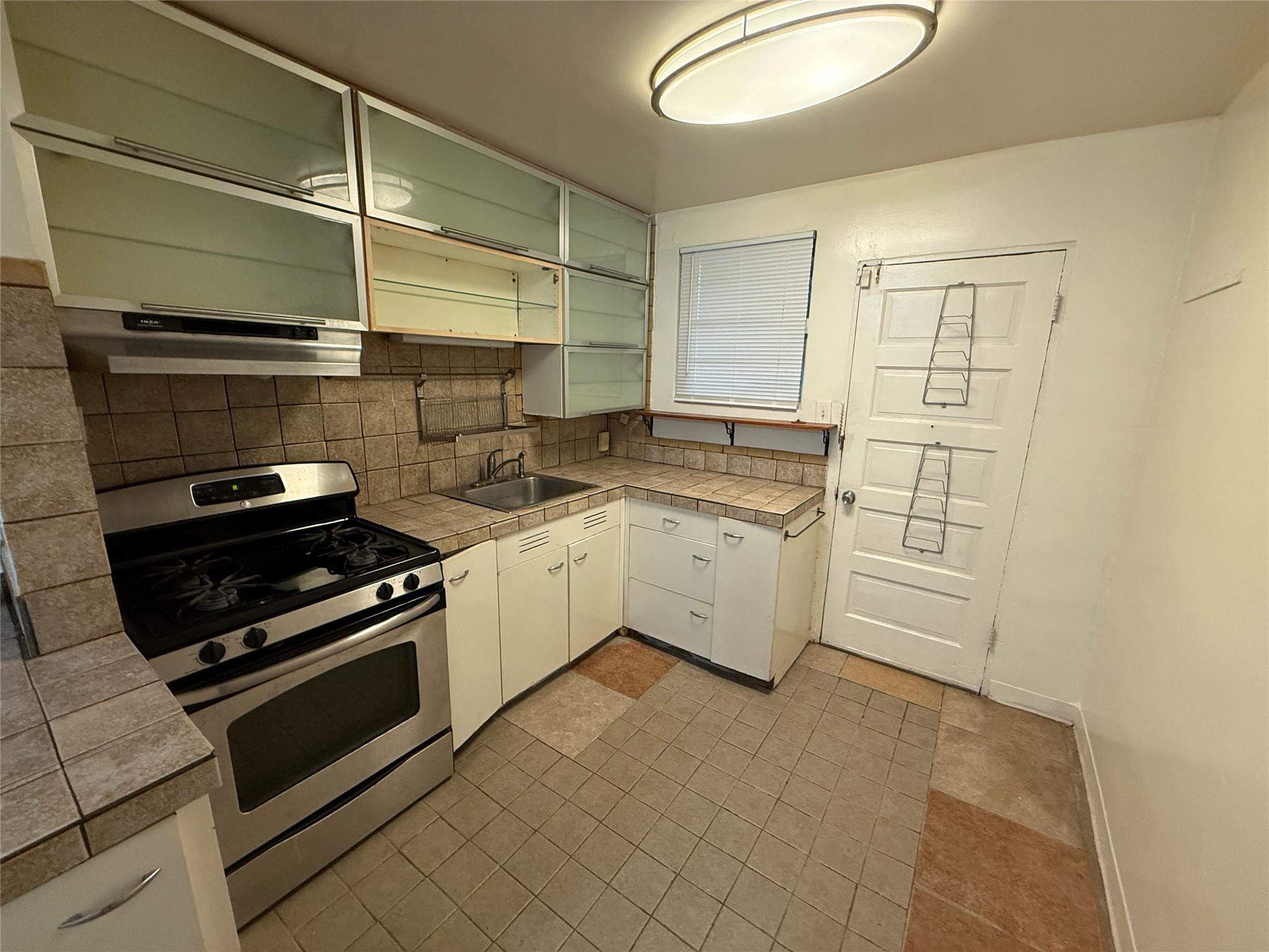 Listing photo 1 of 2921 E 12th St  #E