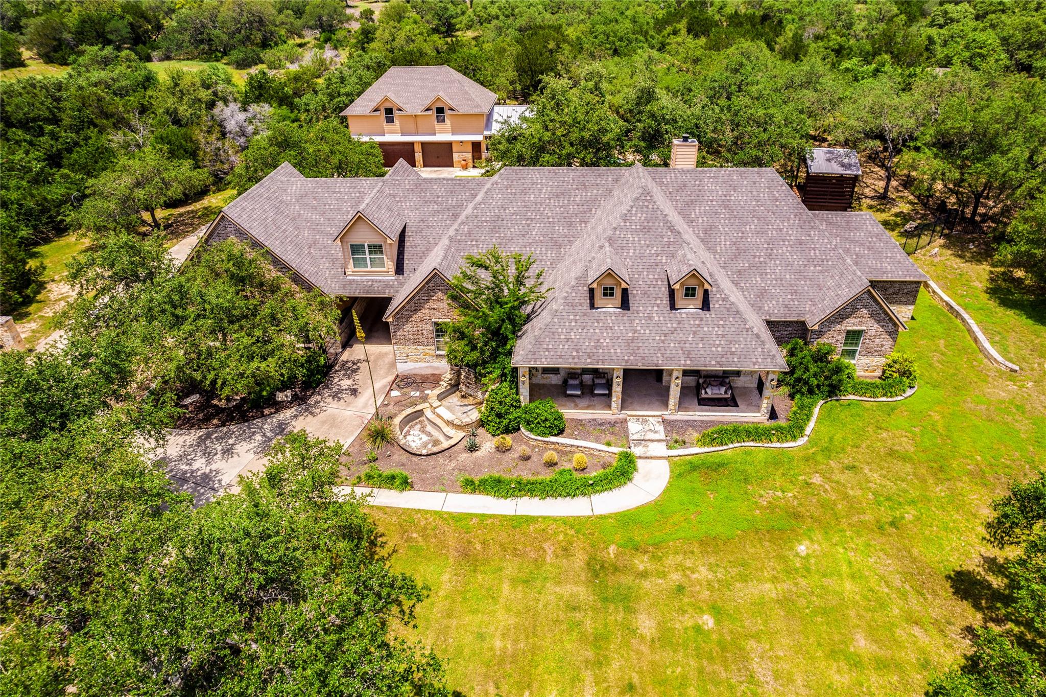 Listing photo 1 of 530  Woodland Dr
