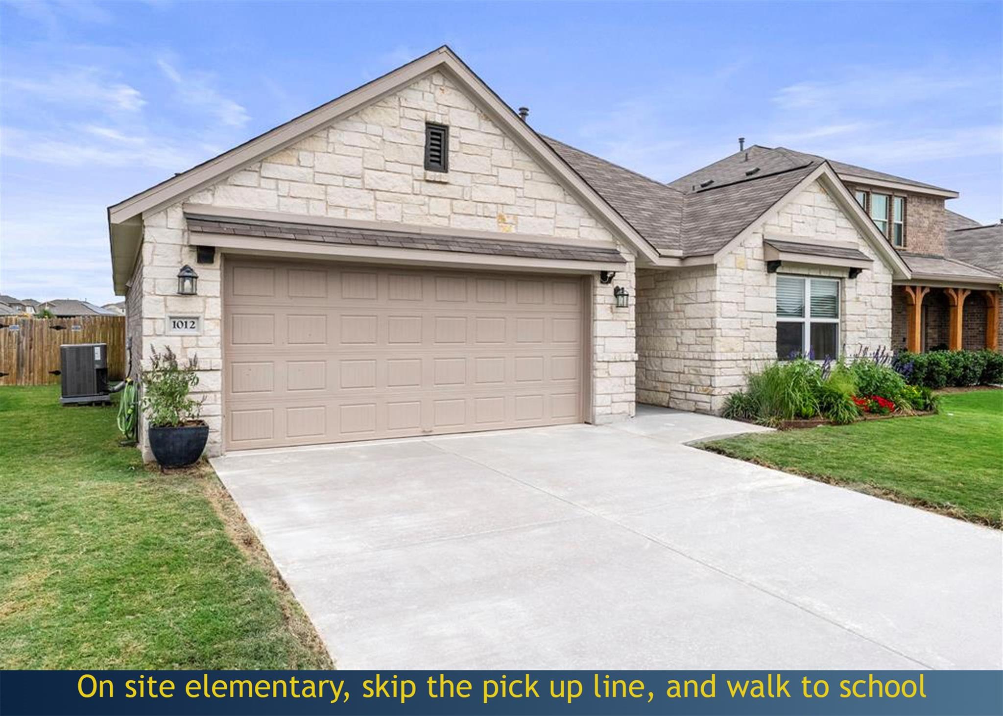Listing photo 1 of 1012 S San Marcos St