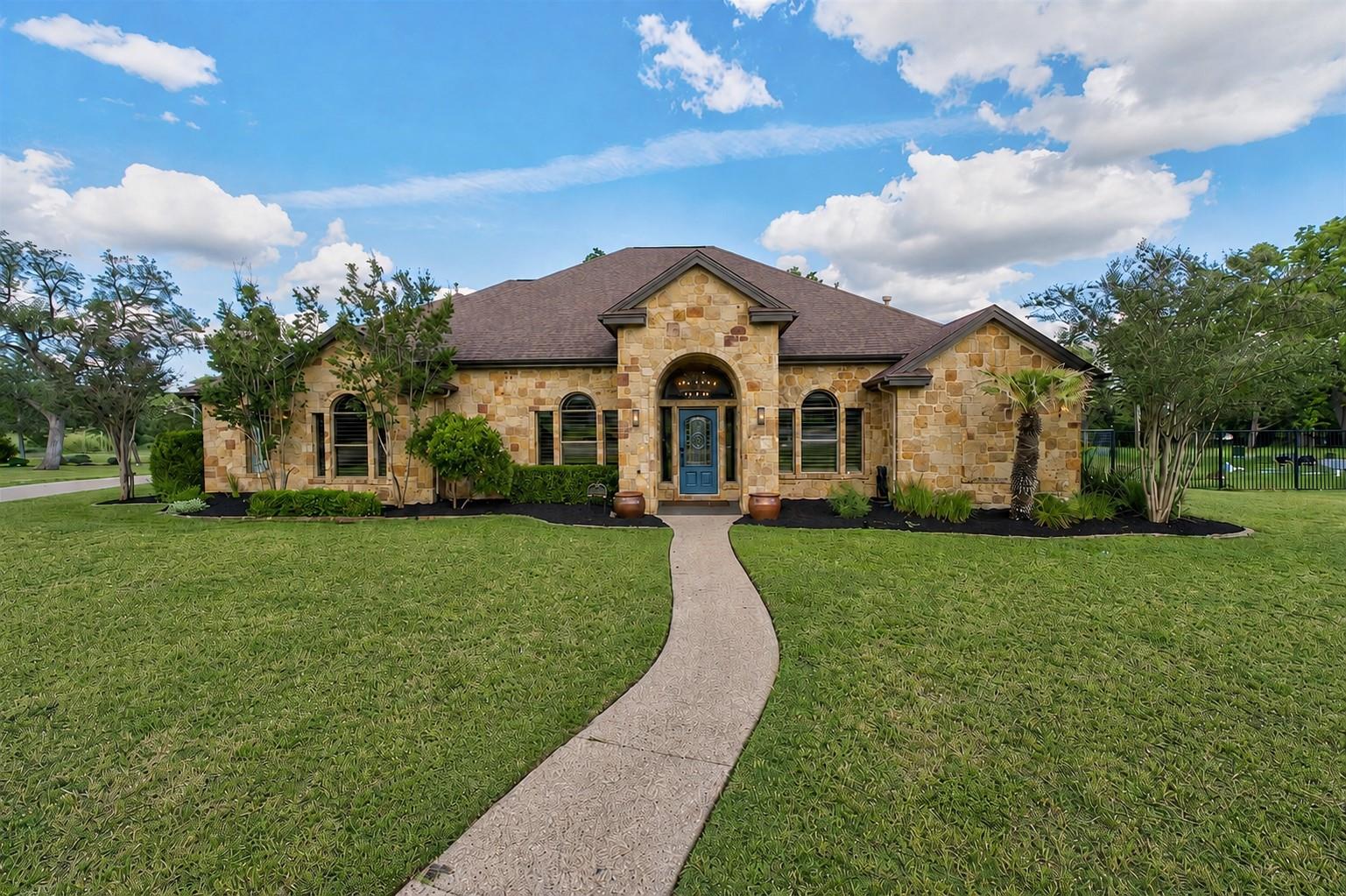 Listing photo 1 of 416  Shadywood Ln