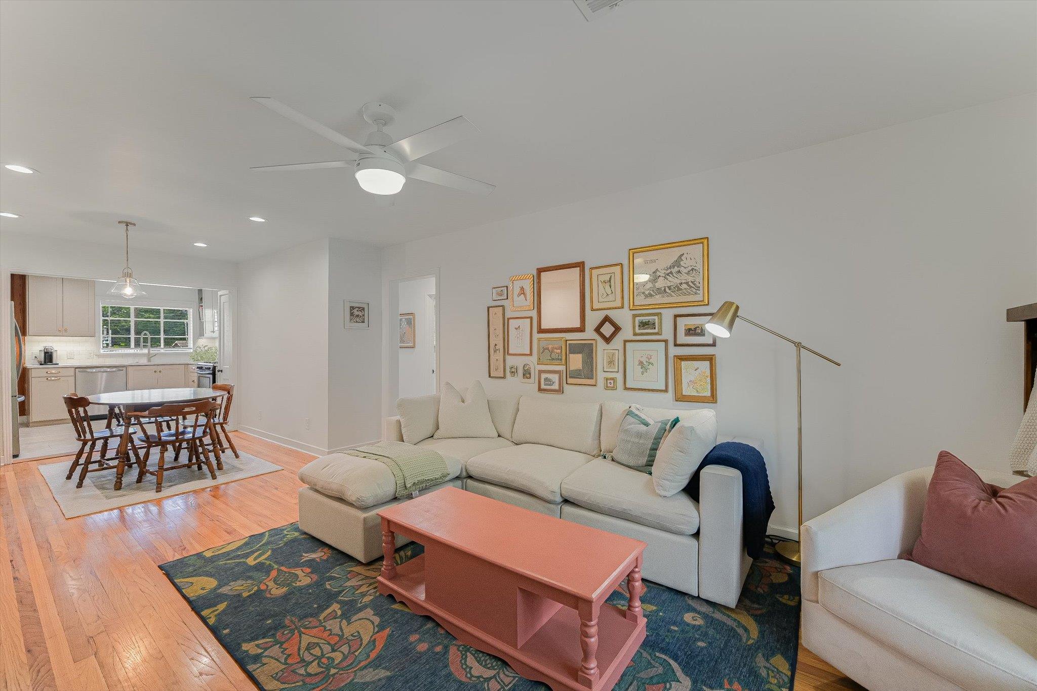 Listing photo 1 of 3309  Grooms St  #208
