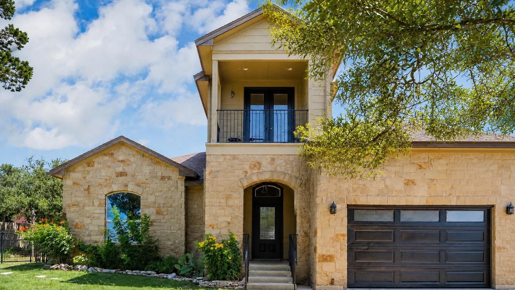Listing photo 1 of 901  Panorama Dr
