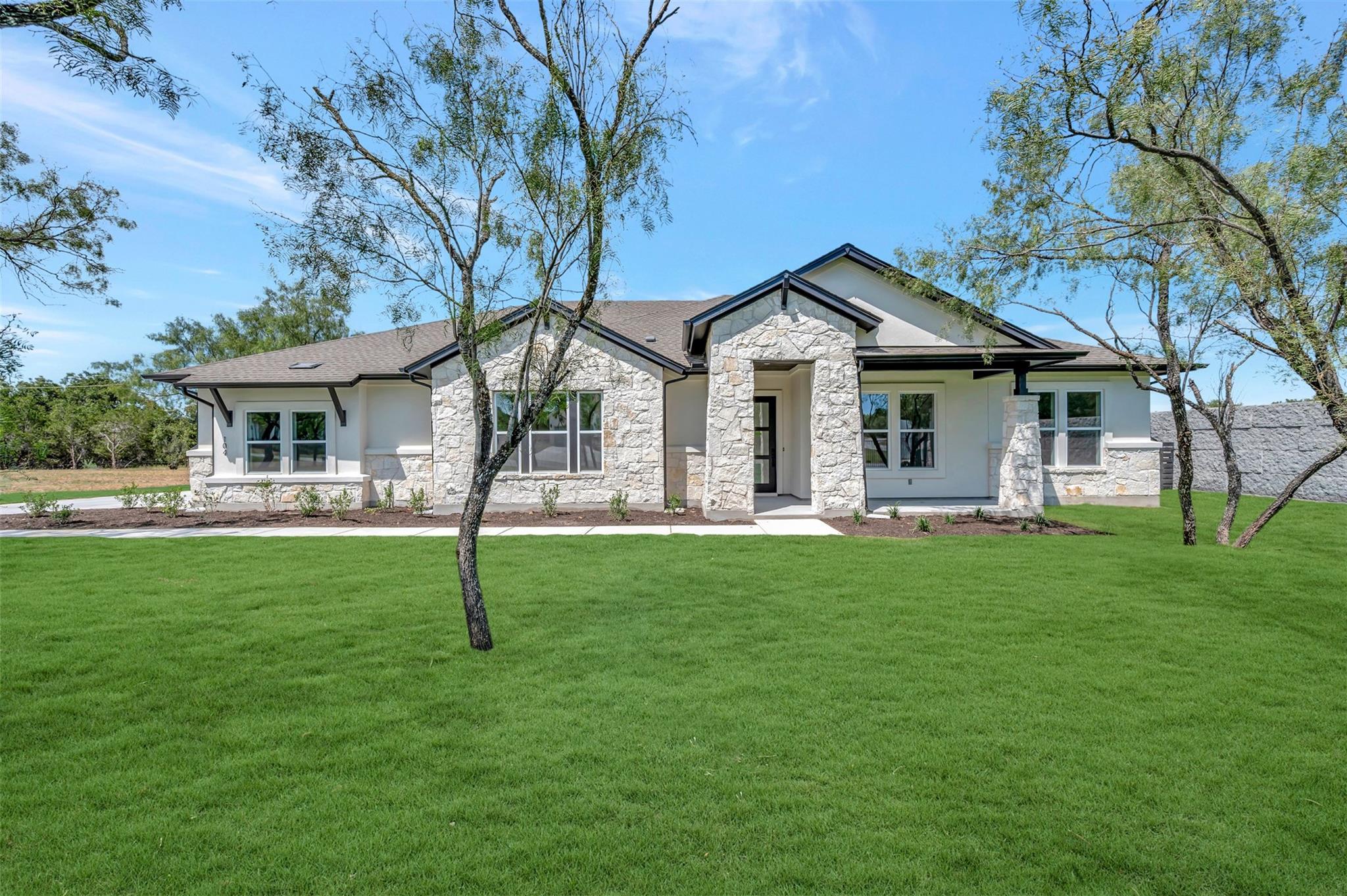 Listing photo 1 of 104  Rees Landing Rd