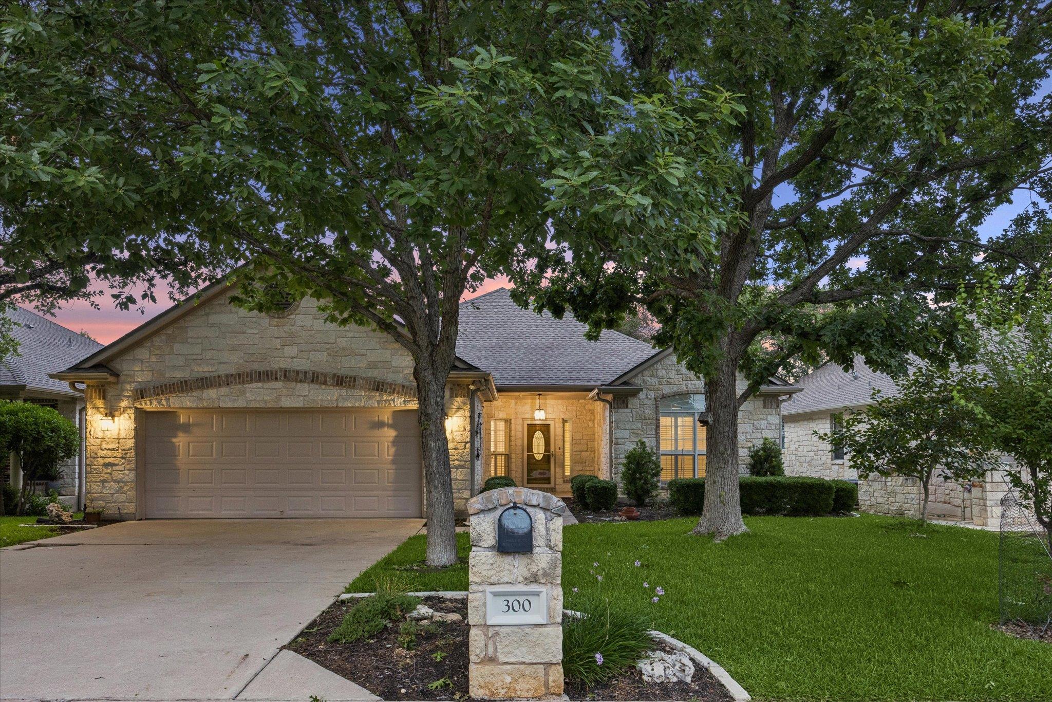 Listing photo 1 of 300  Brazos Dr