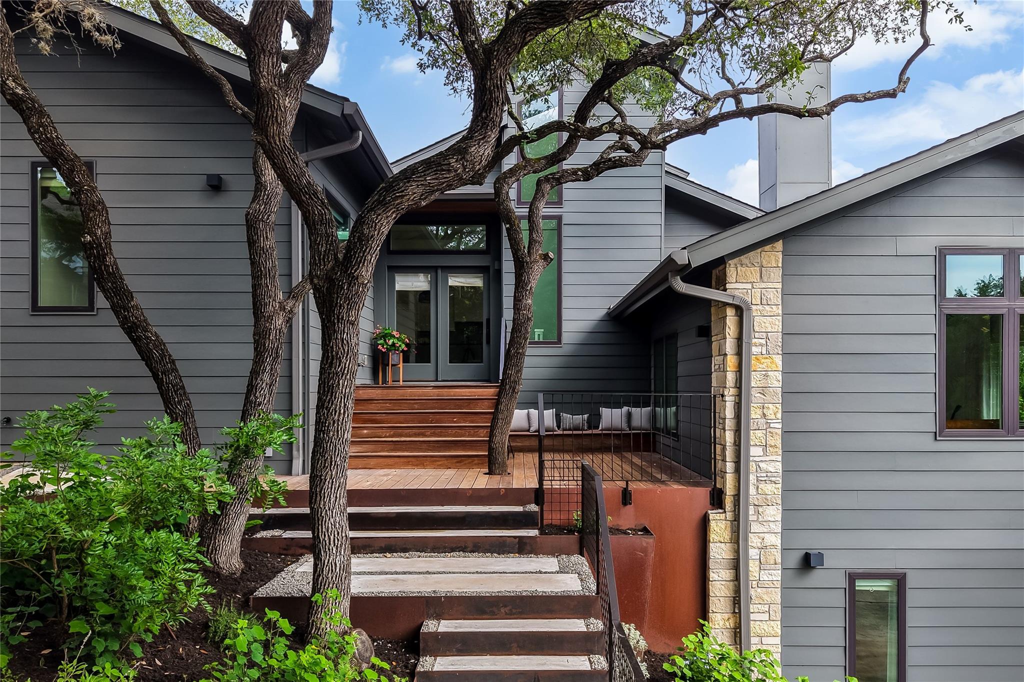 Listing photo 1 of 5801  Valley Cir