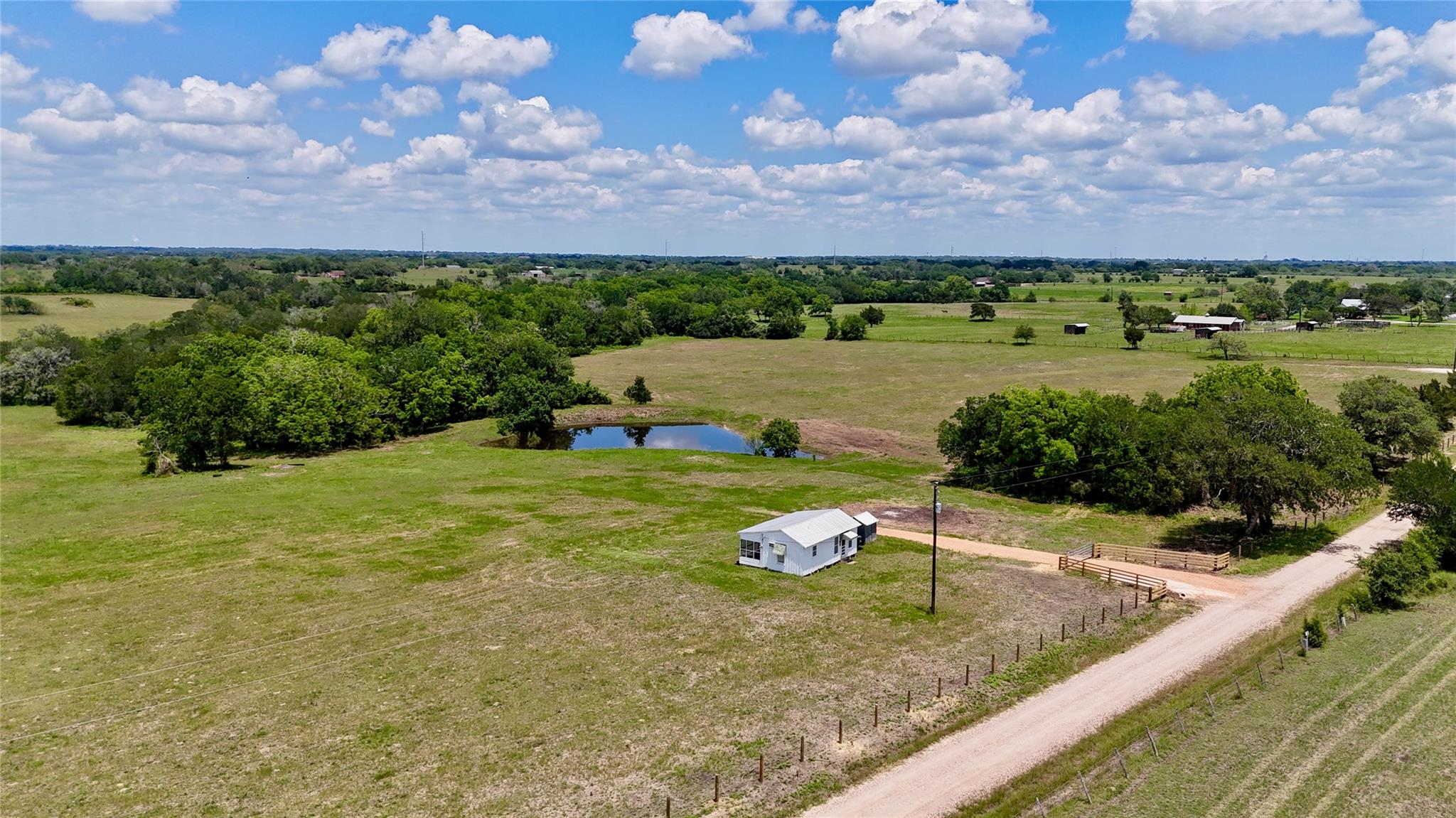 Listing photo 1 of 1070  Muehr Rd