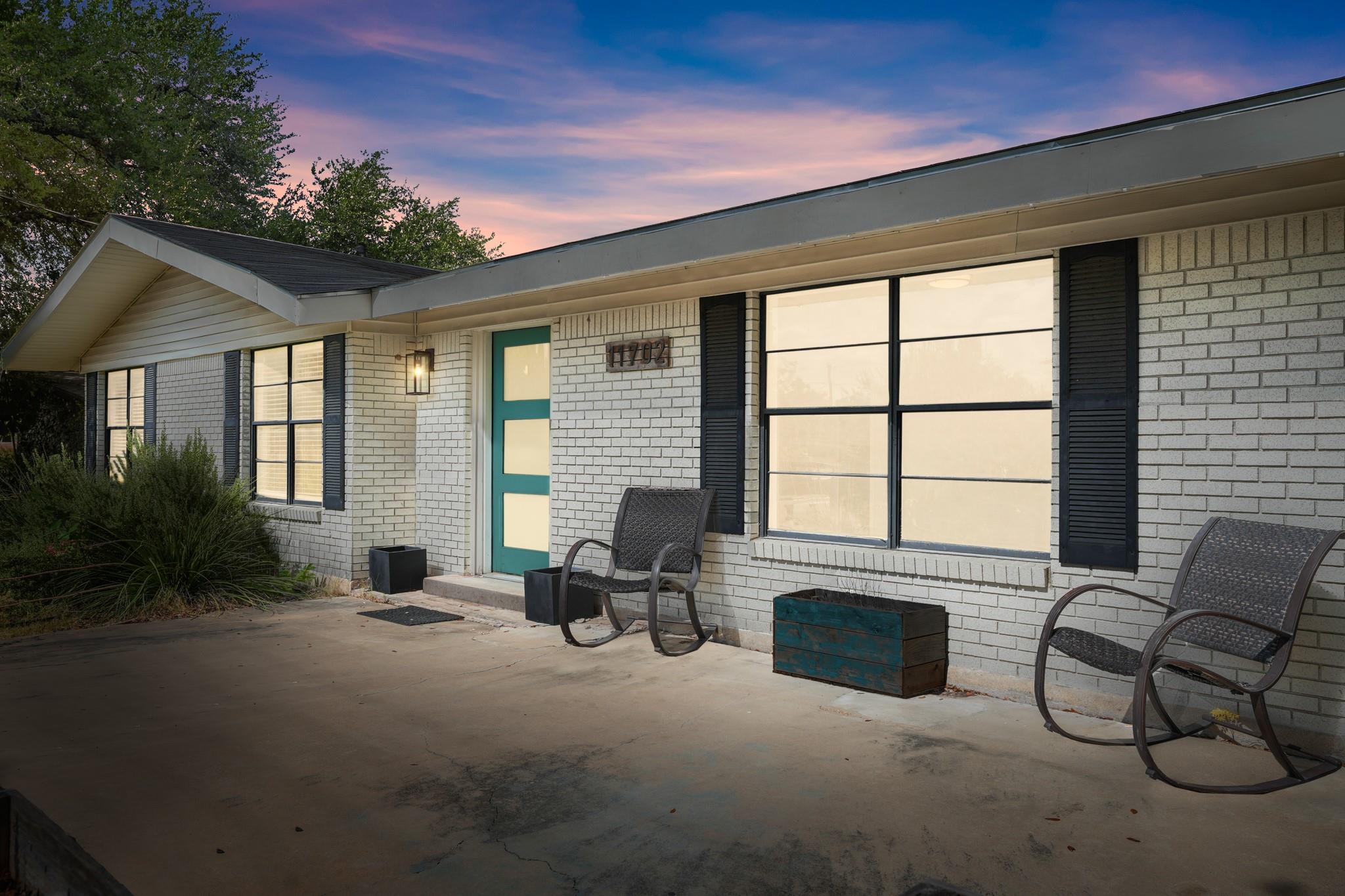 Listing photo 1 of 11702  Oak Trl