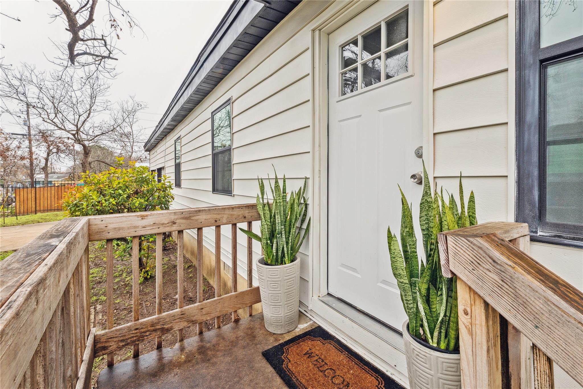 Listing photo 1 of 2105 E 17th St