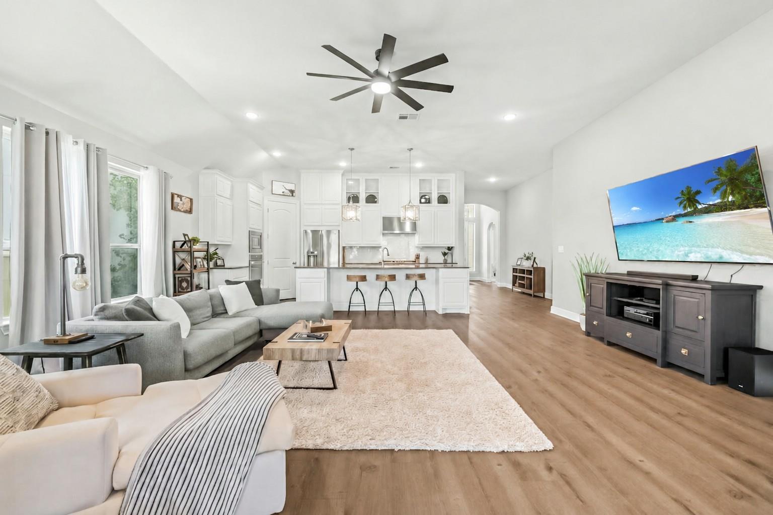 Listing photo 1 of 1820  Ficuzza Way
