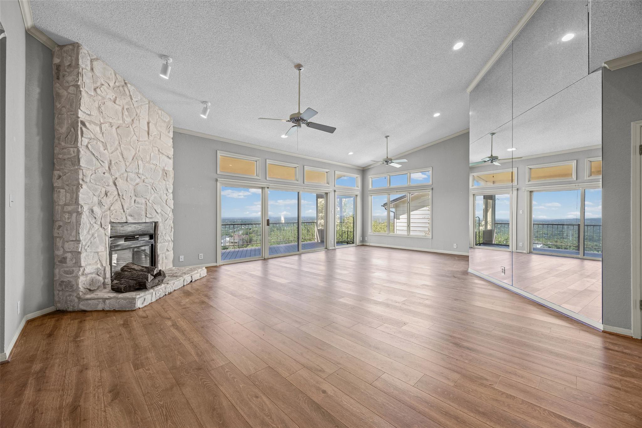 Listing photo 1 of 114  Paragon Ct