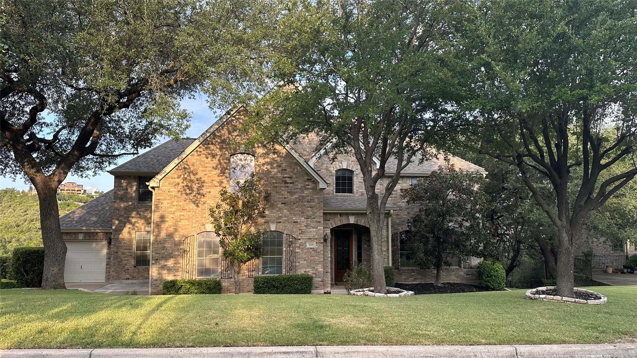 Listing photo 1 of 129  Sebastians Run