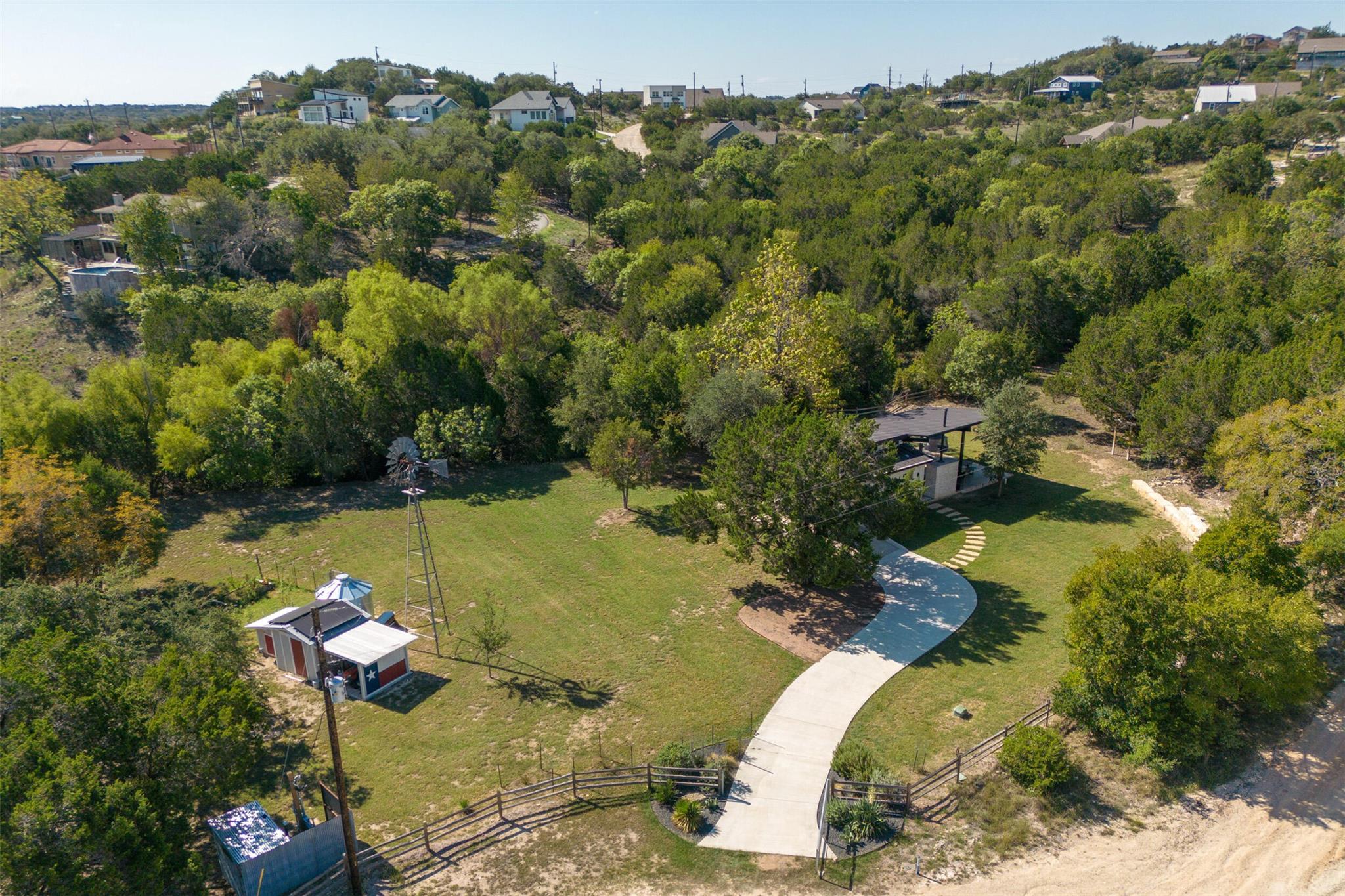 Listing photo 1 of 10501  Lake Park Dr