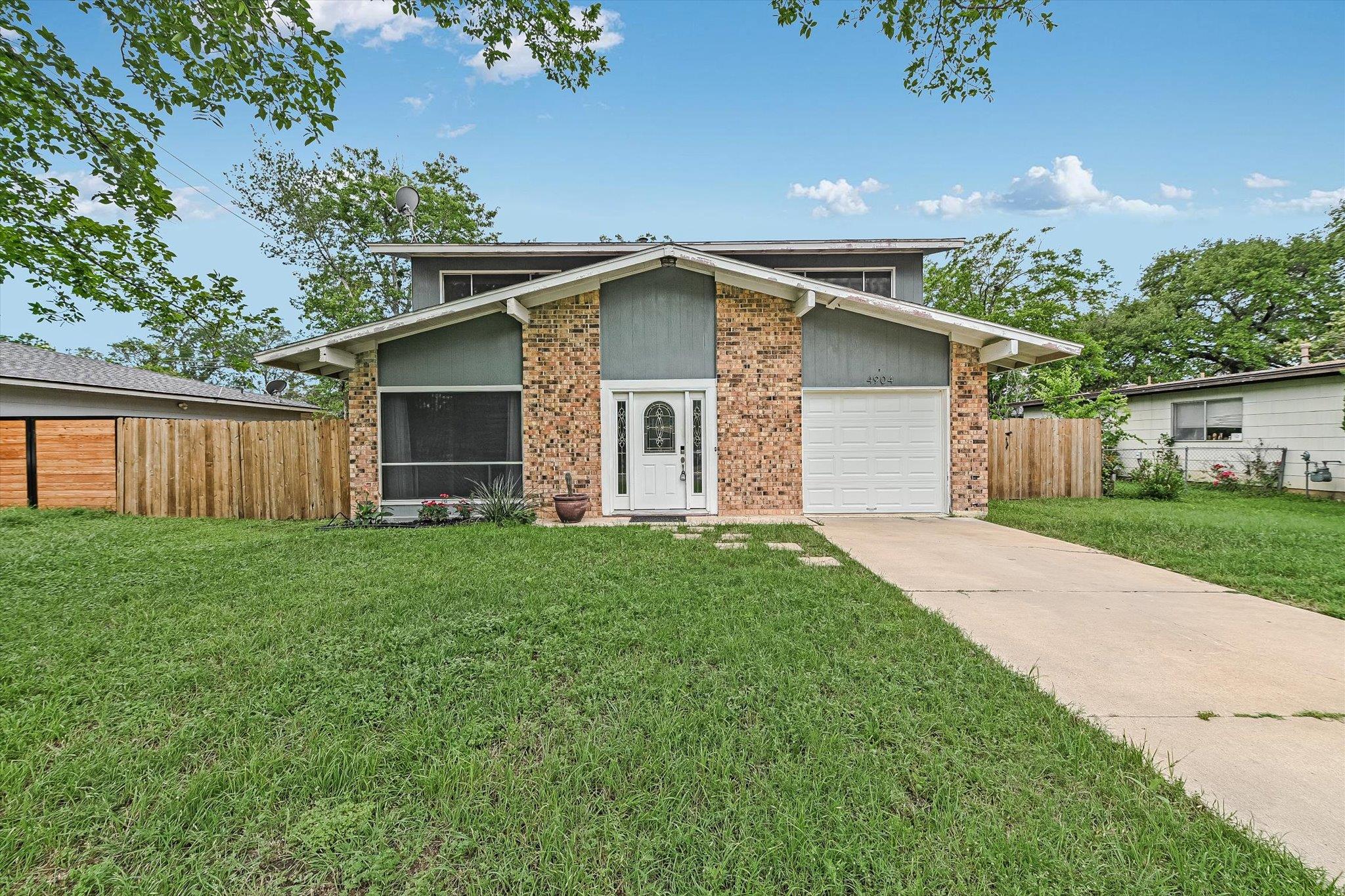 Listing photo 1 of 4904  Creekline Dr