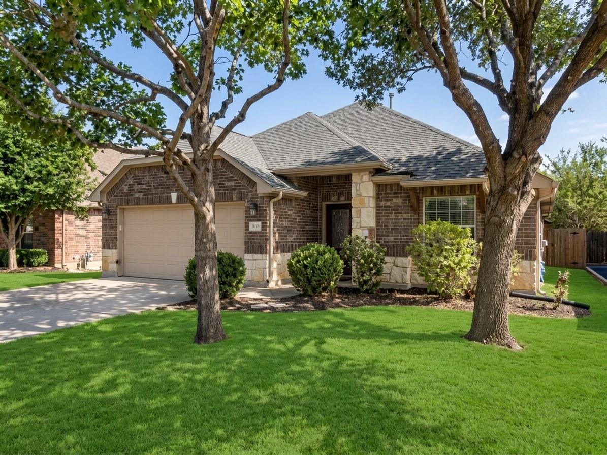 Listing photo 1 of 537  Bluehaw Dr