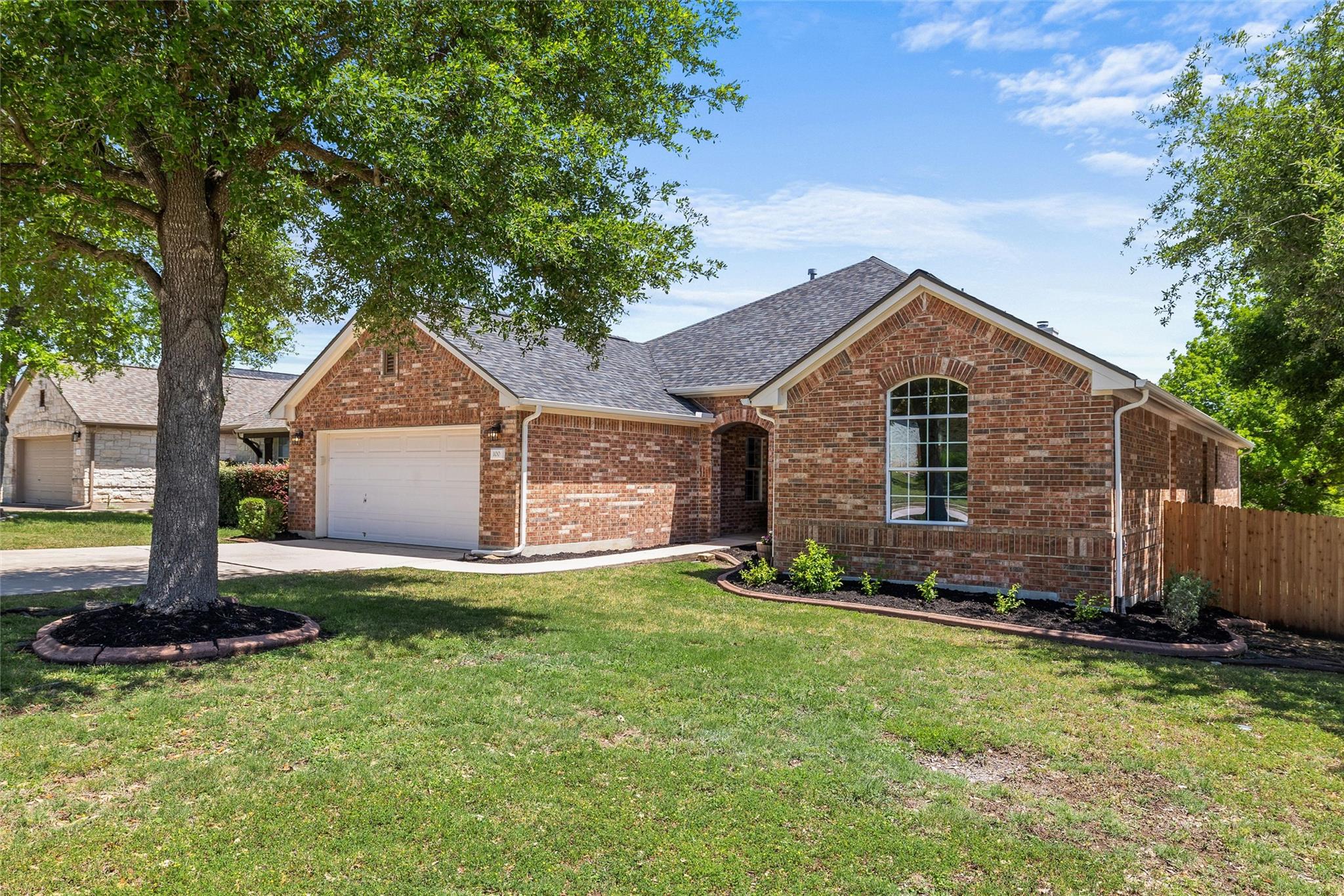 Listing photo 1 of 100  Stratton Ct