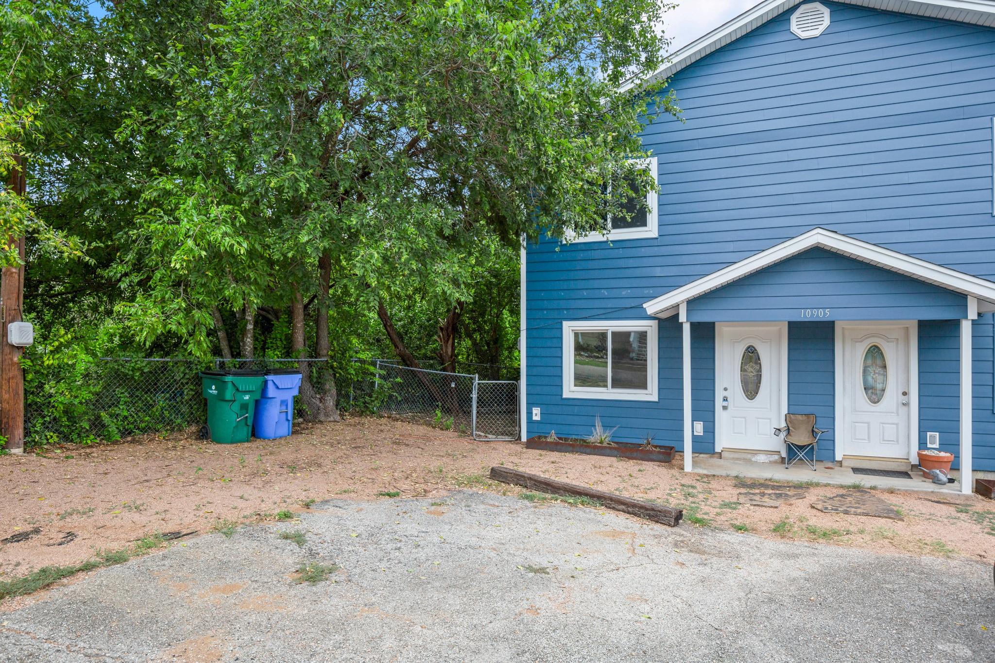Listing photo 1 of 10905  Elm St
