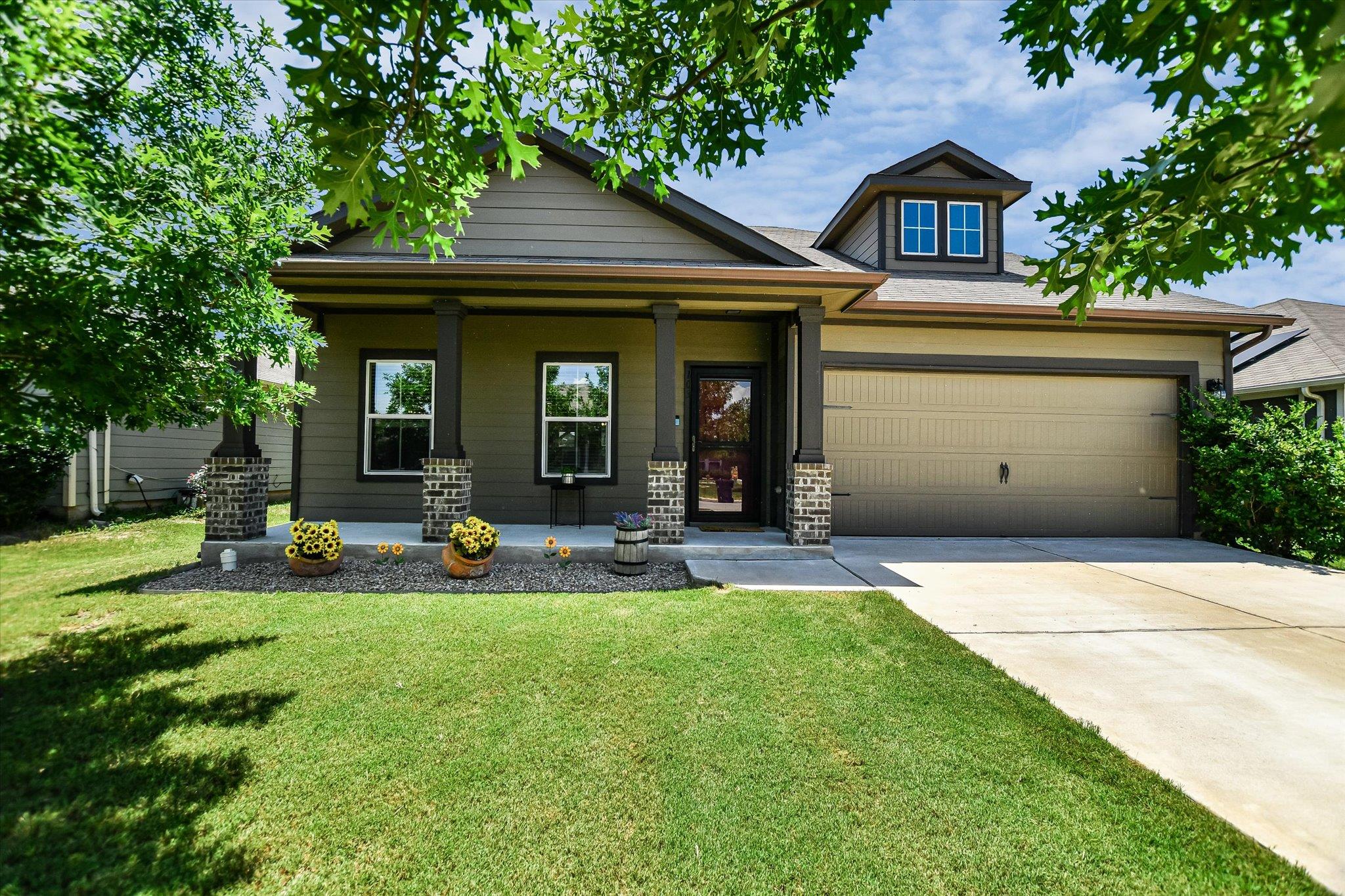 Listing photo 1 of 103  Navidad River Dr