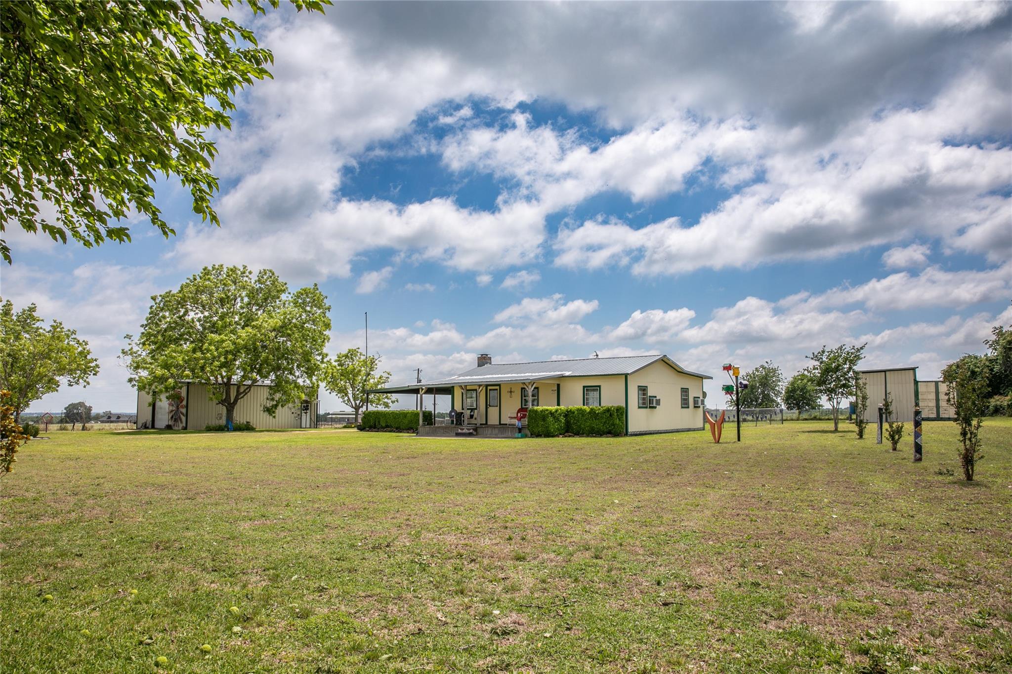 Listing photo 1 of 2603  McNelly Ln