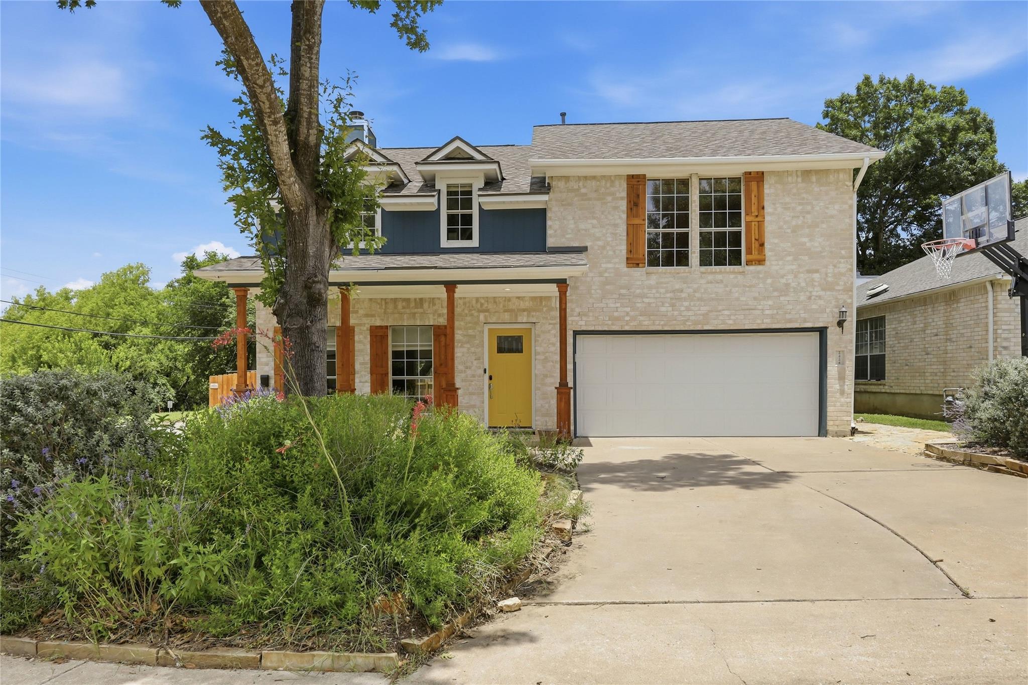 Listing photo 1 of 2424  Roundabout Ln