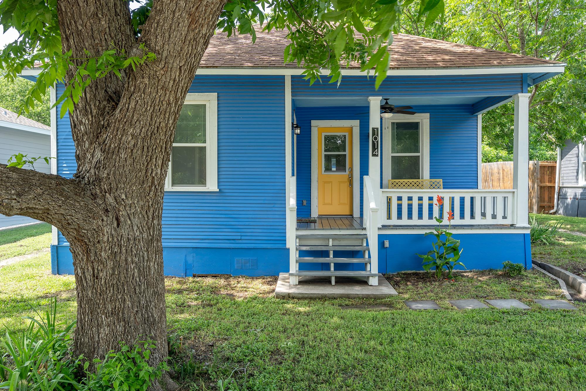 Listing photo 1 of 1014 W 6th St