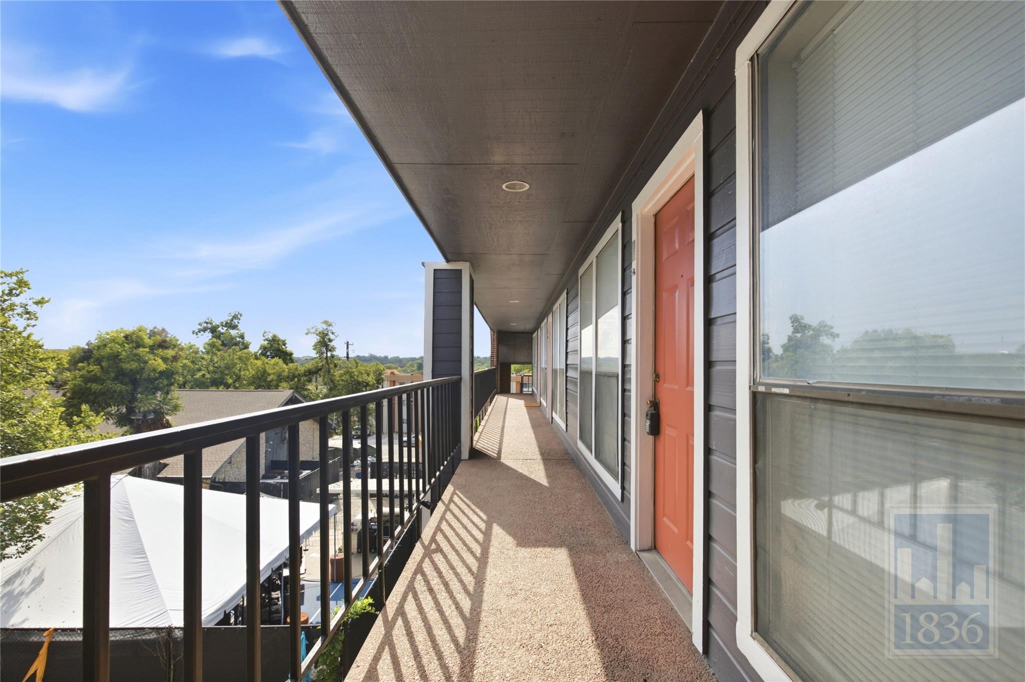 Listing photo 1 of 2804  Rio Grande St  #303