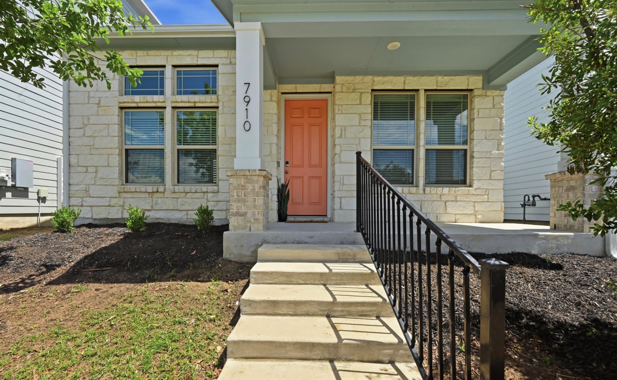 7910  Lennon Dr 매물 사진 1