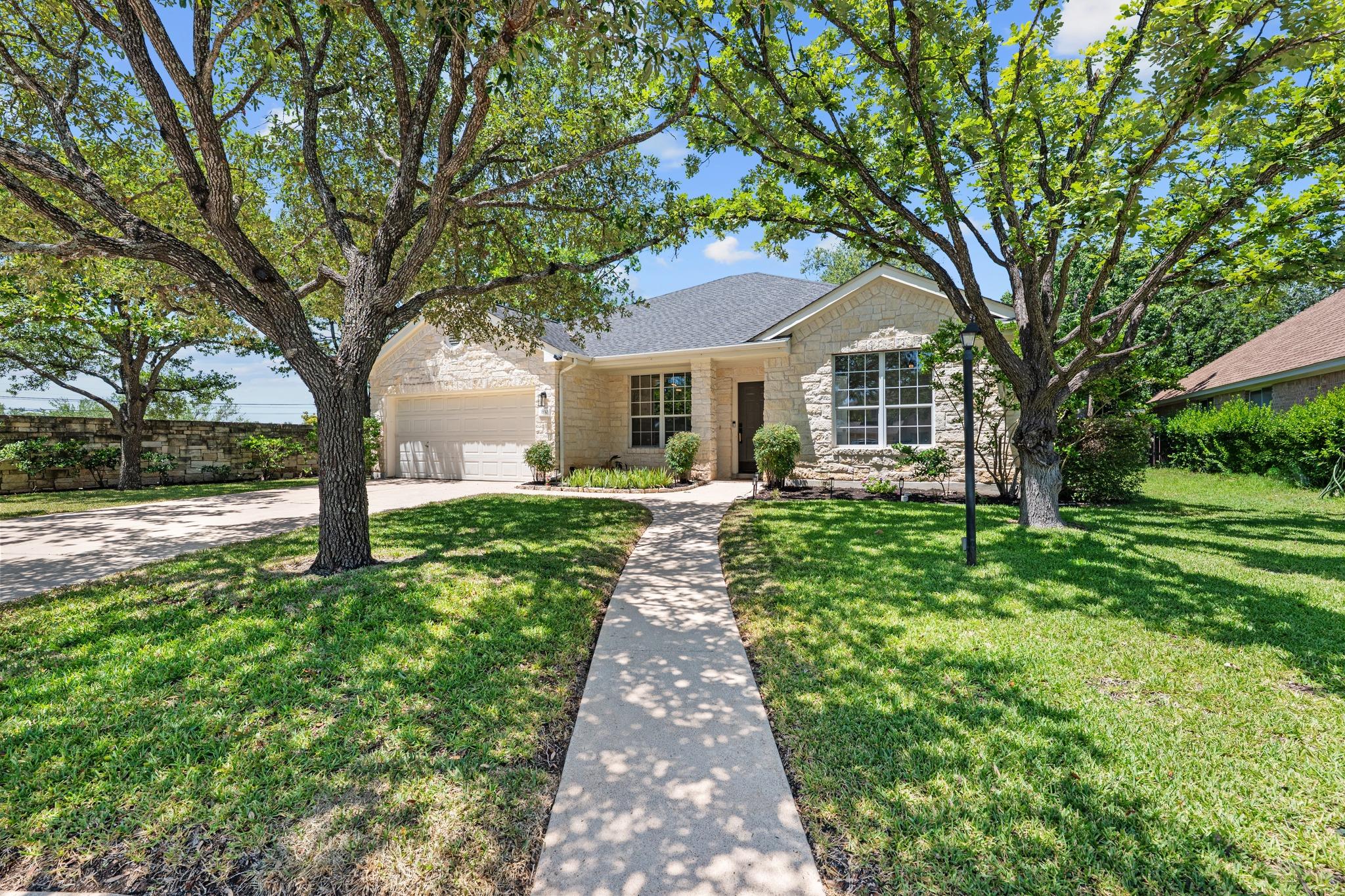 Listing photo 1 of 3130  Lomita Dr