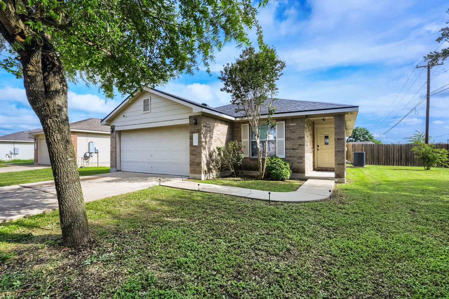 Listing photo 1 of 101  Adamae Ln